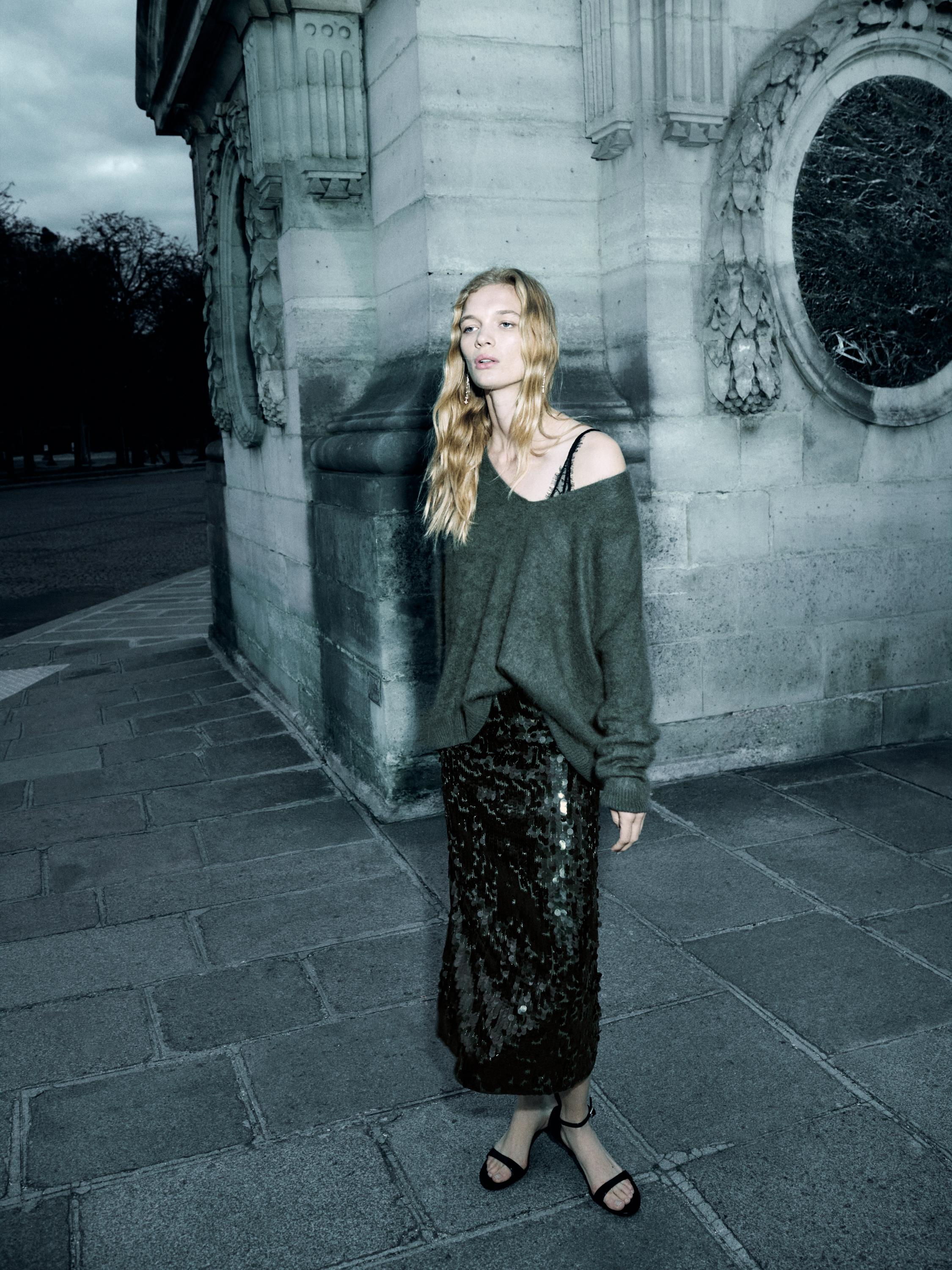 Midi skirt with sequins