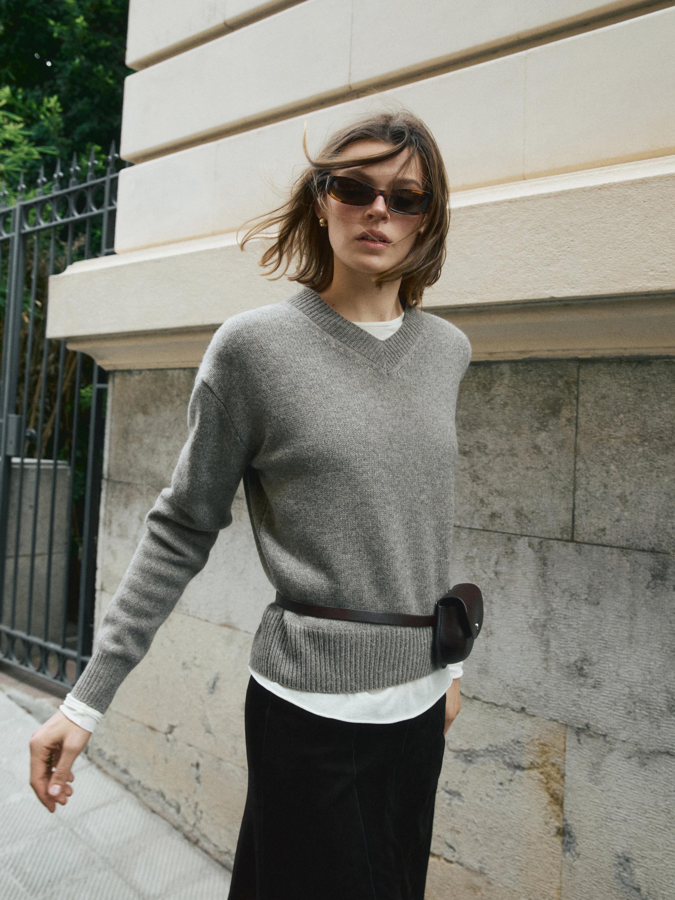 100% wool V-neck knit sweater