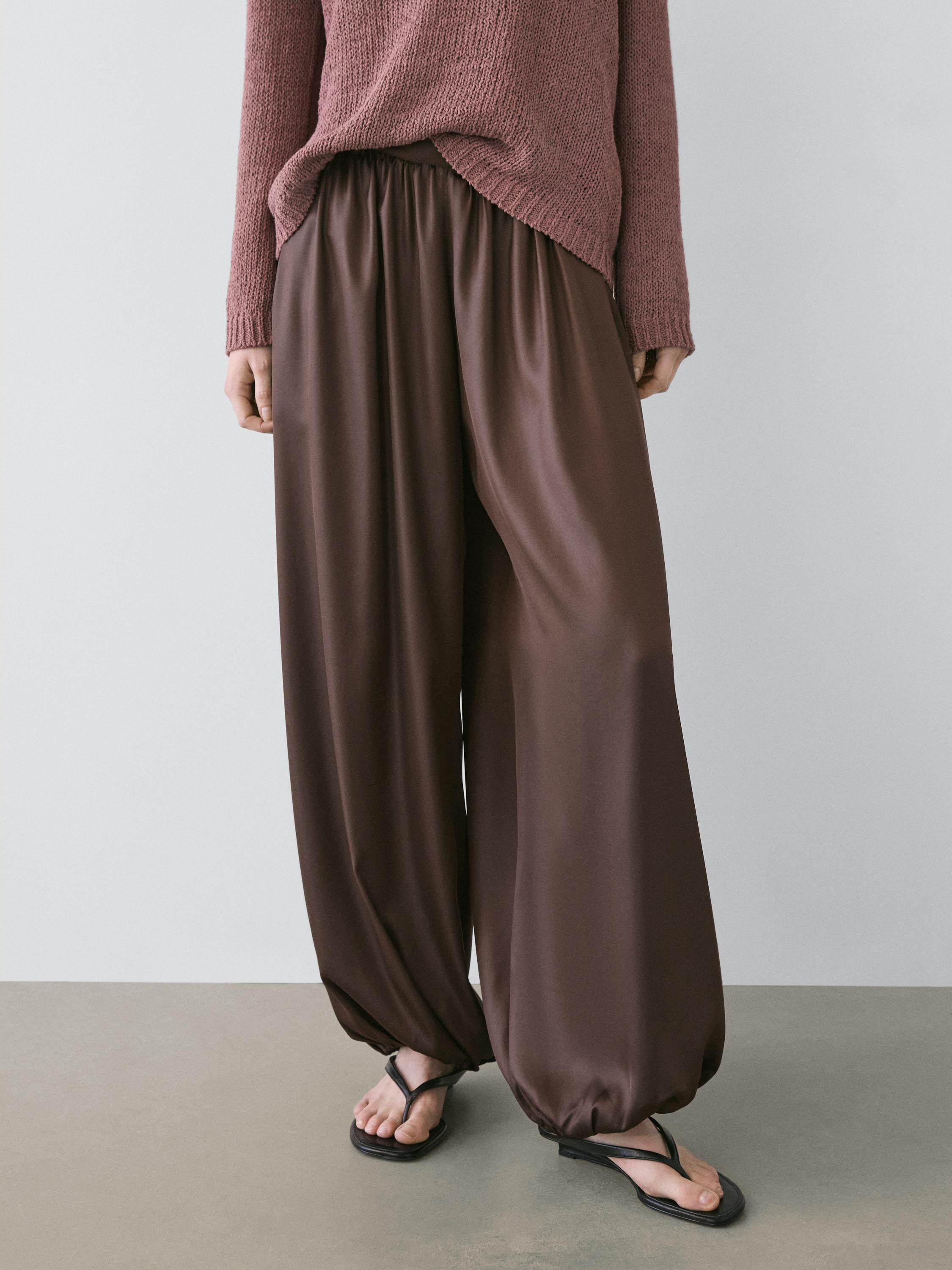 Pantallona sateni të derdhura me prerje balonë