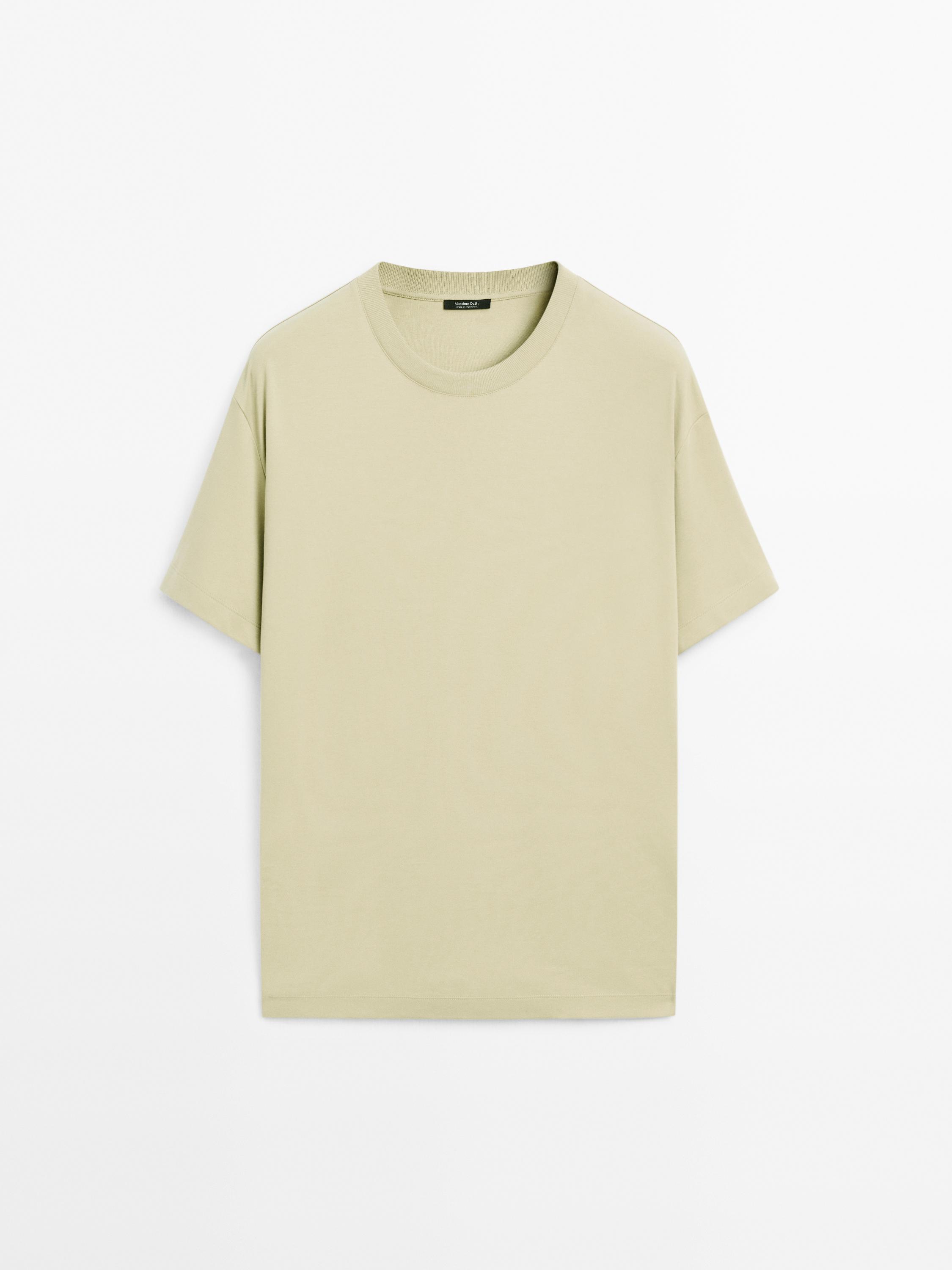 T-shirt medium weight 100% cotton