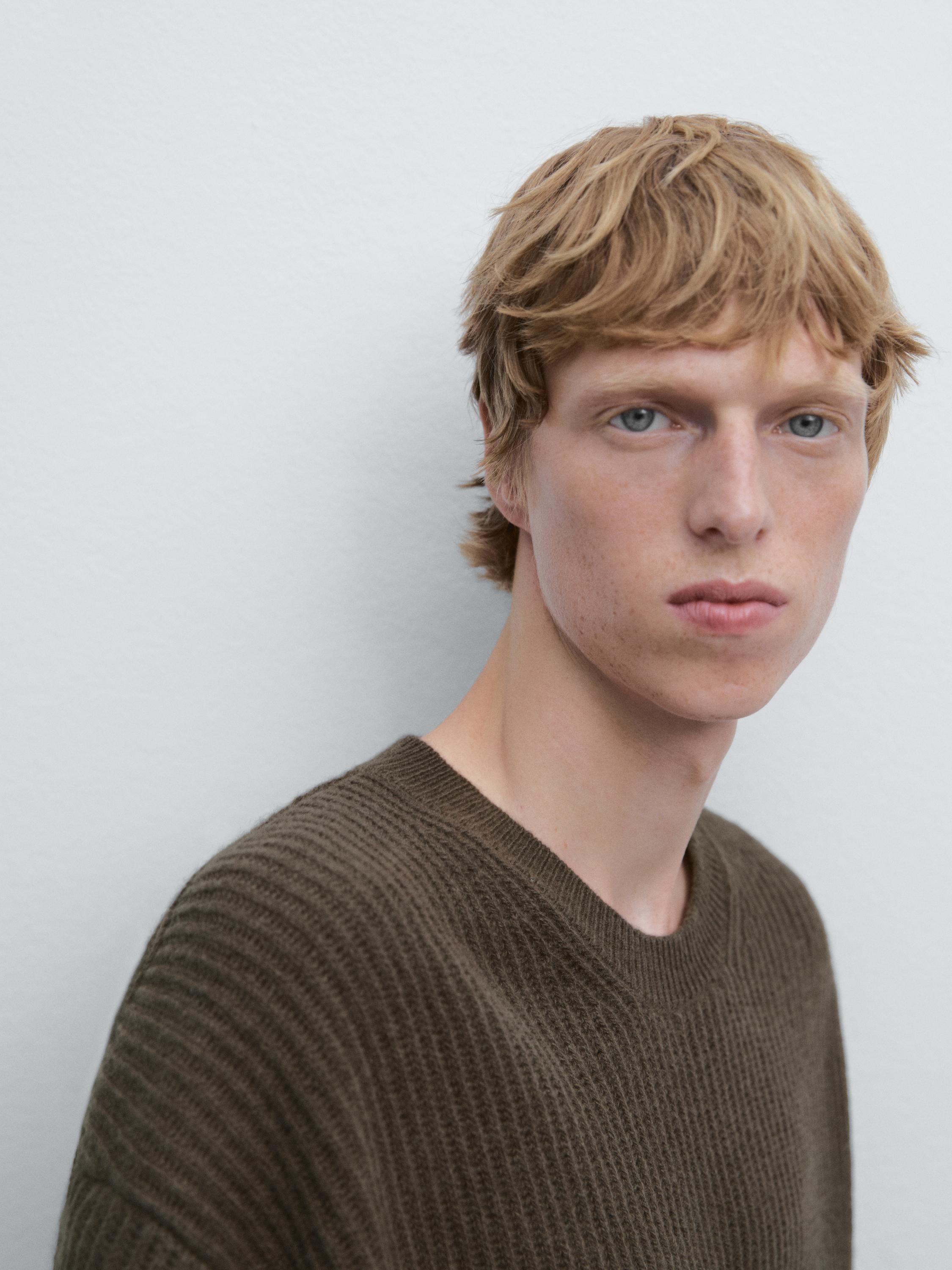 Crew neck ribbed sweater