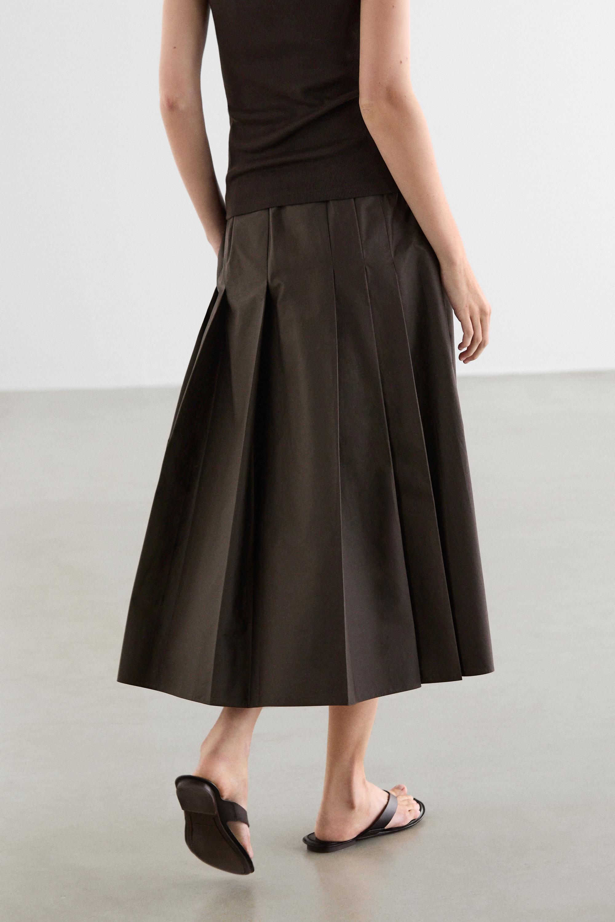 Box pleat technical fabric midi skirt