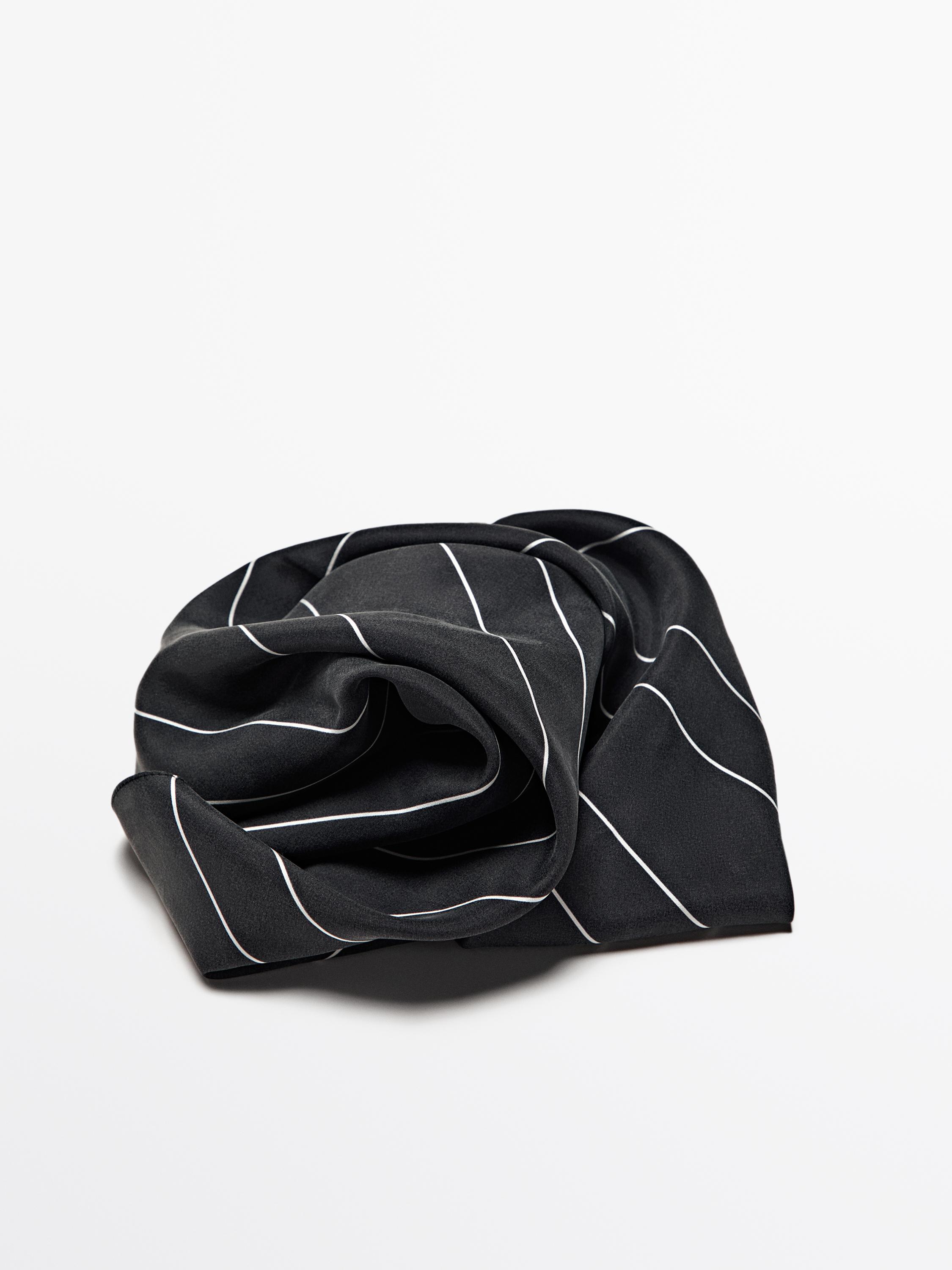 ★ Massimo Dutti★ 100 silk striped scarf 06314608401 100% silk striped scarf · Navy Blue · Sjaals | Massimo Dutti