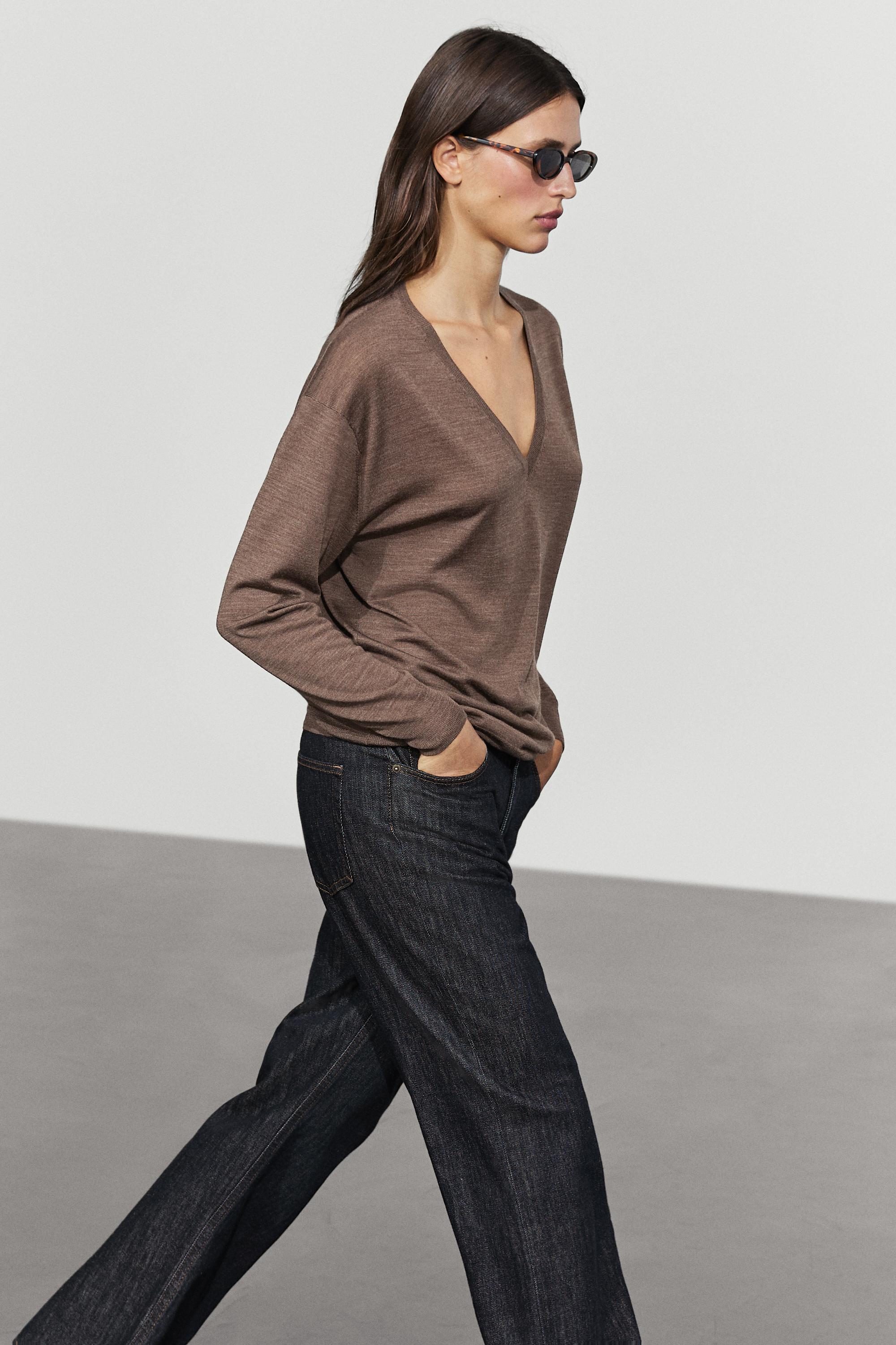 100% wool V-neck knit sweater — BROWN