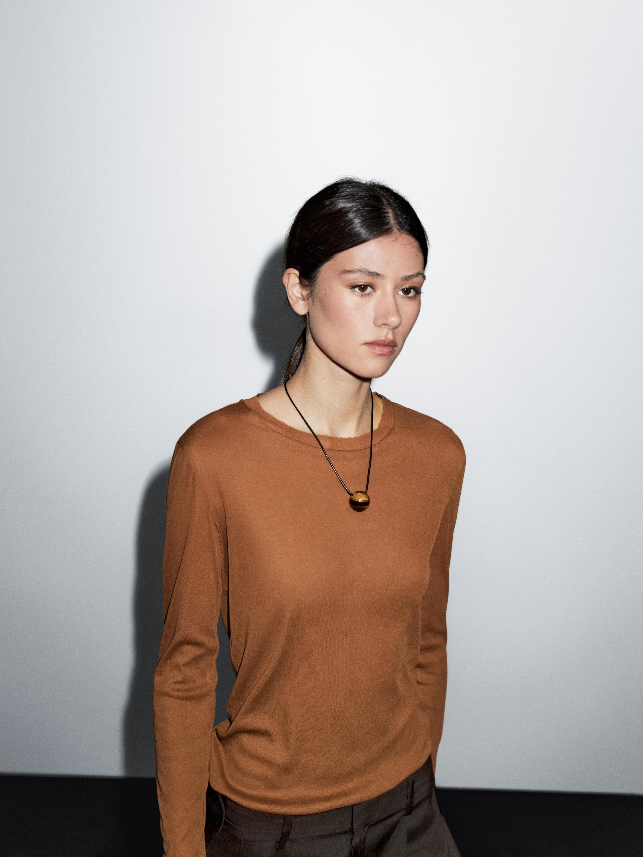 100% cotton semi-sheer T-shirt with collar detail