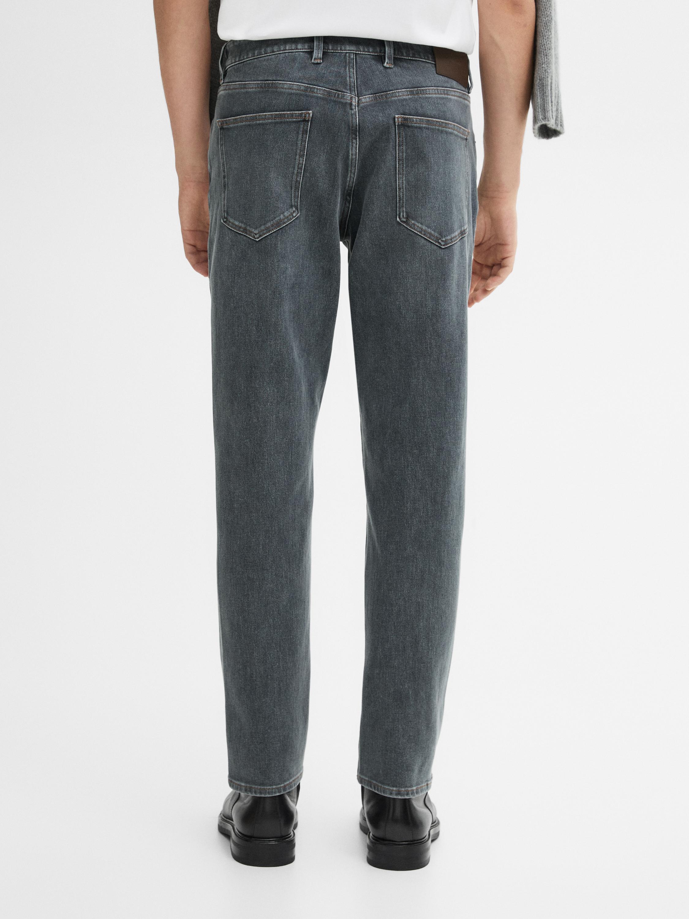 Tapered fit jeans