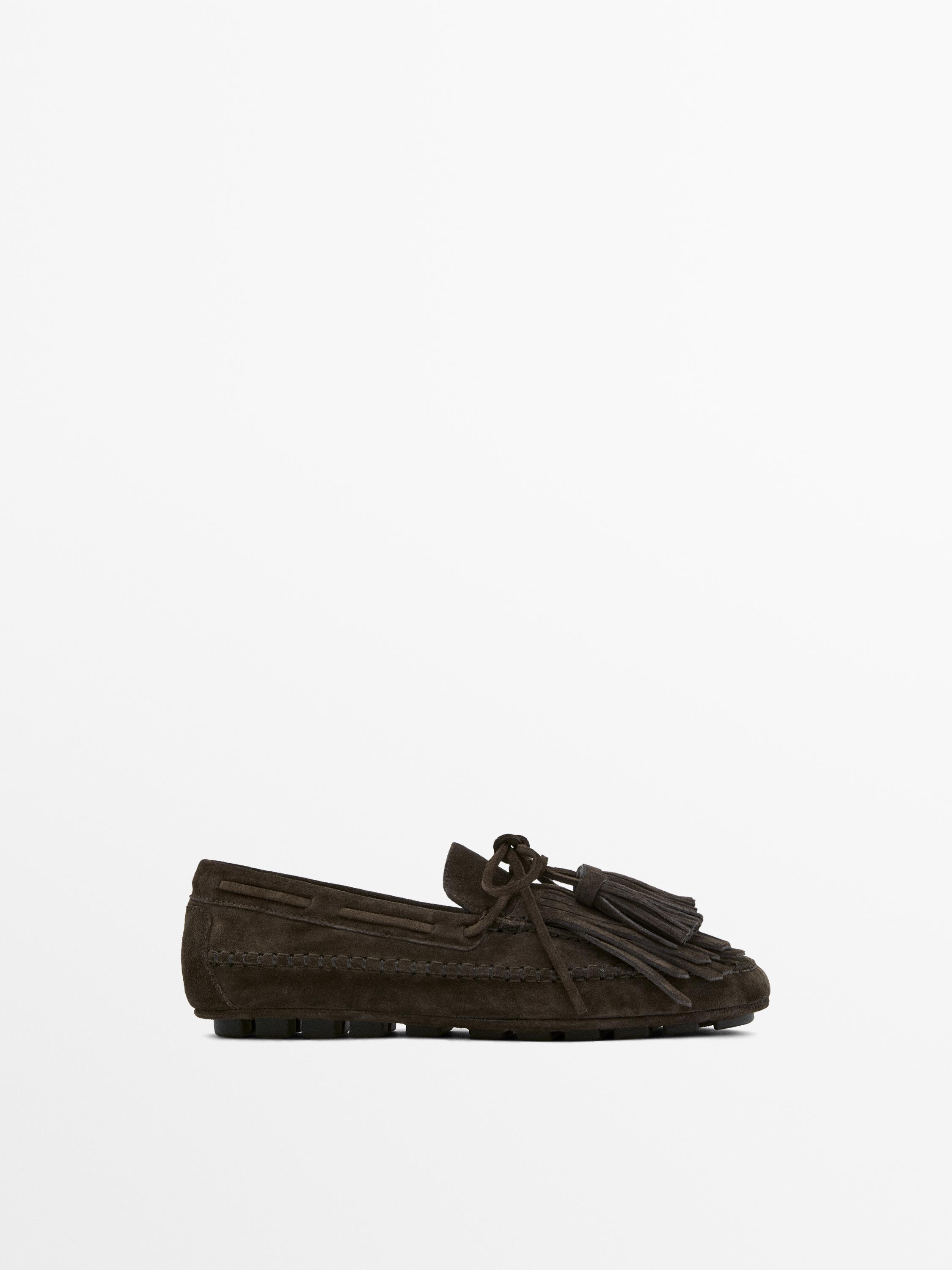Split suede loafers with fringing and tassels — BROWN