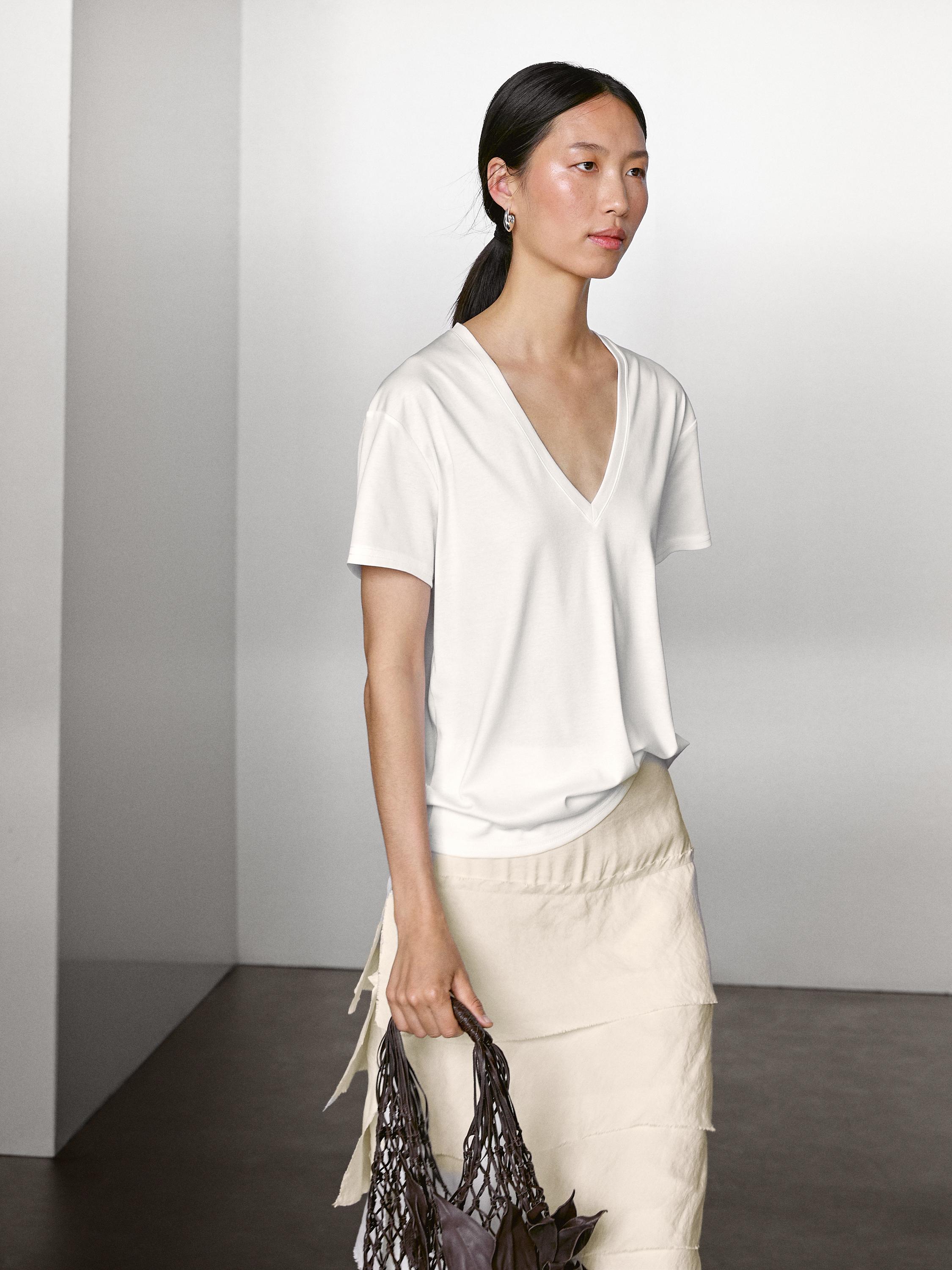 Flowing V-neck T-shirt