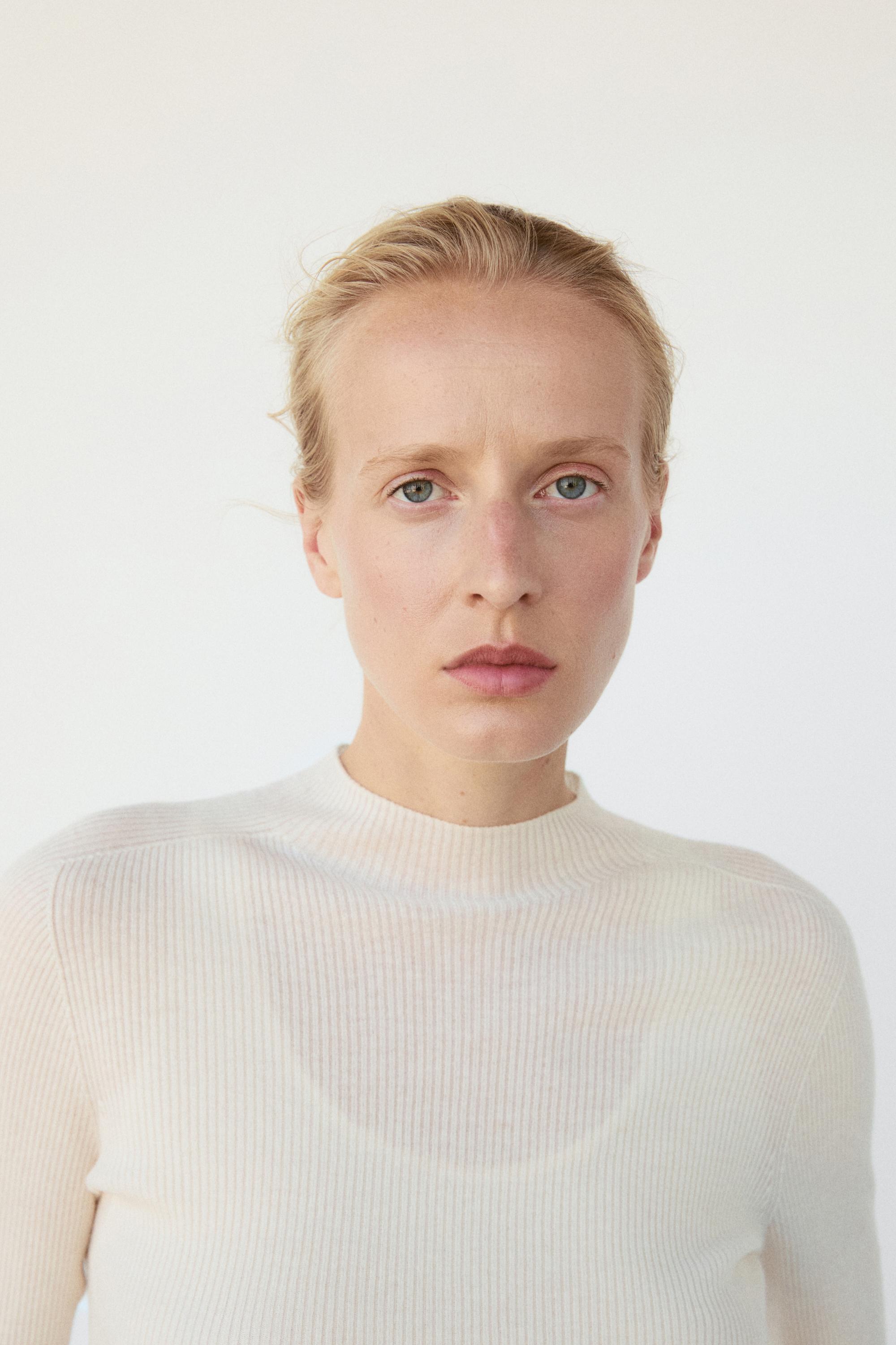 Ribbed knit mock turtleneck sweater — CREAM