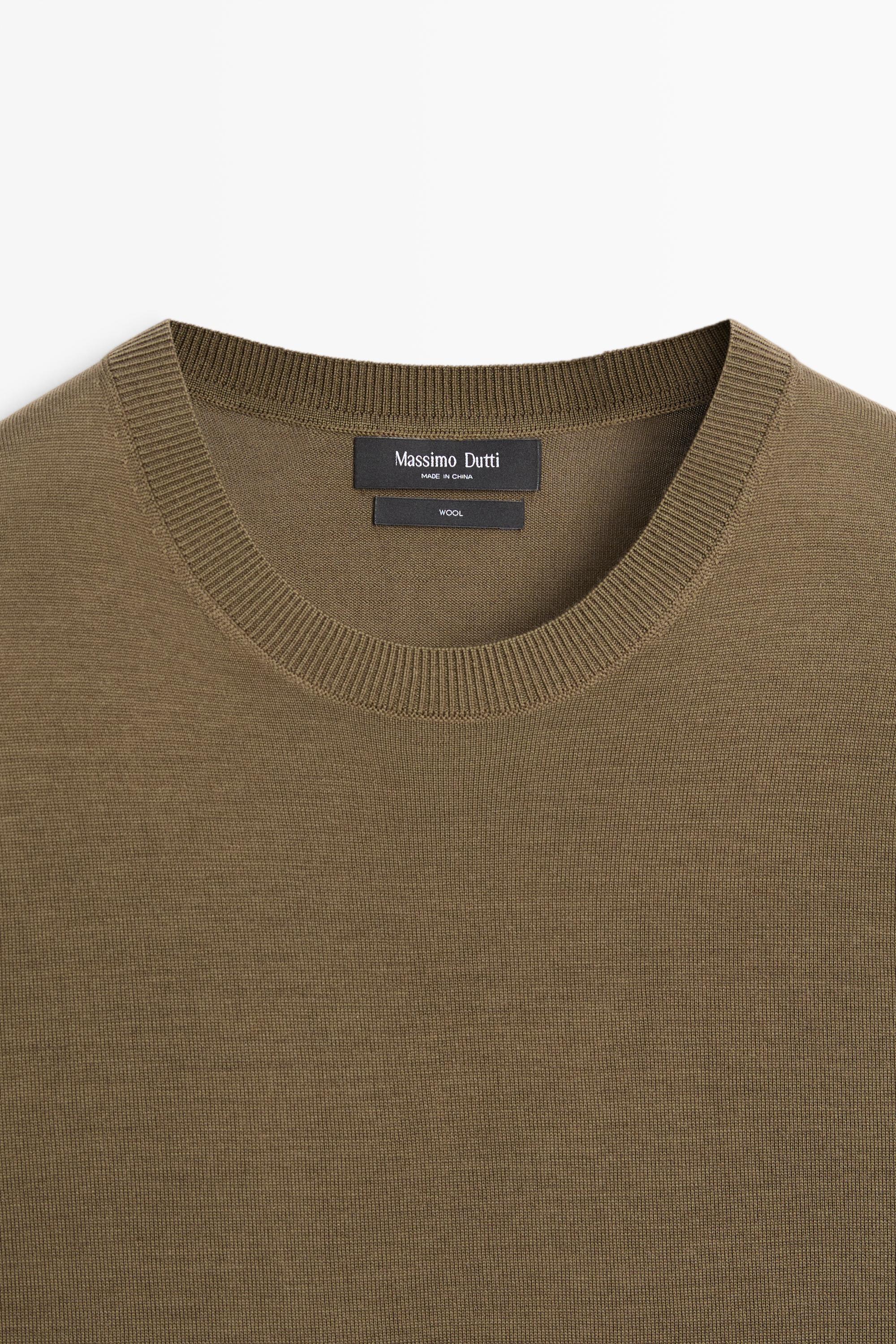 100% merino wool knit round neck sweater — OIL