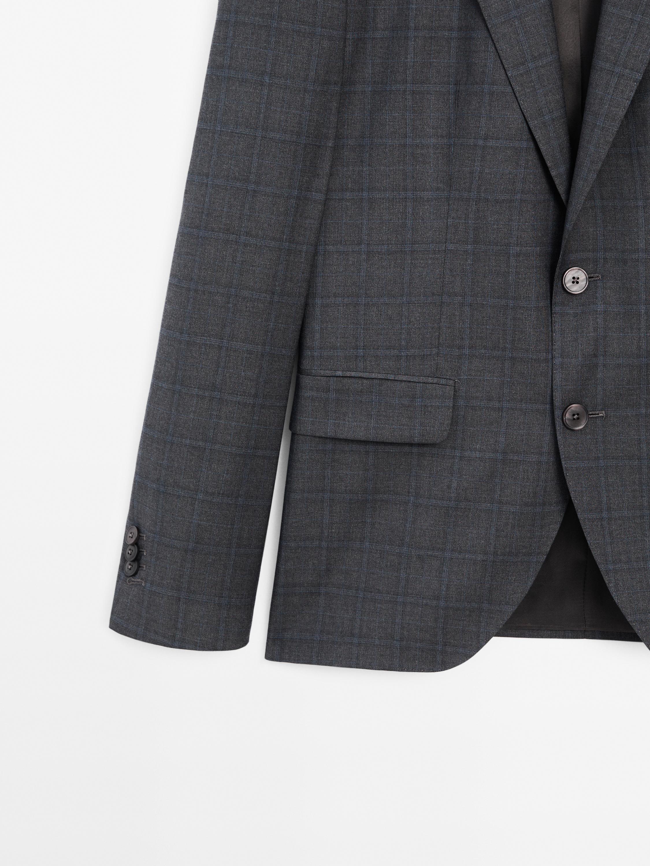 Americana traje gris cuadro ventana azul