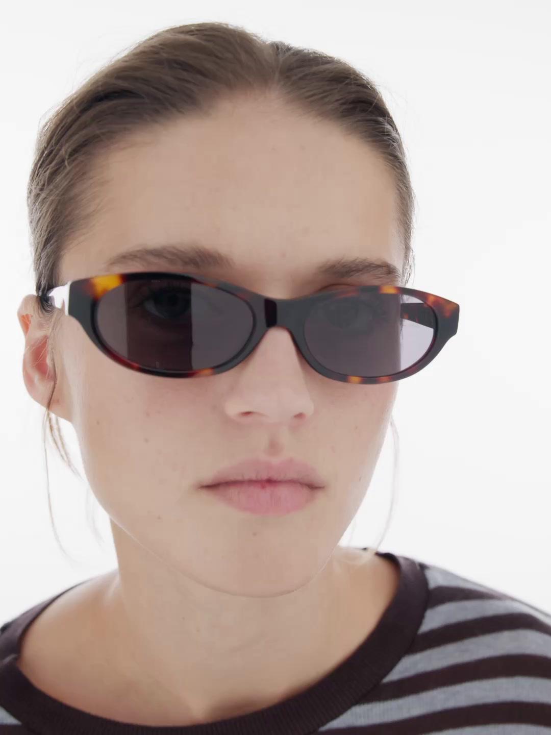 Kleine ovale Sonnenbrille