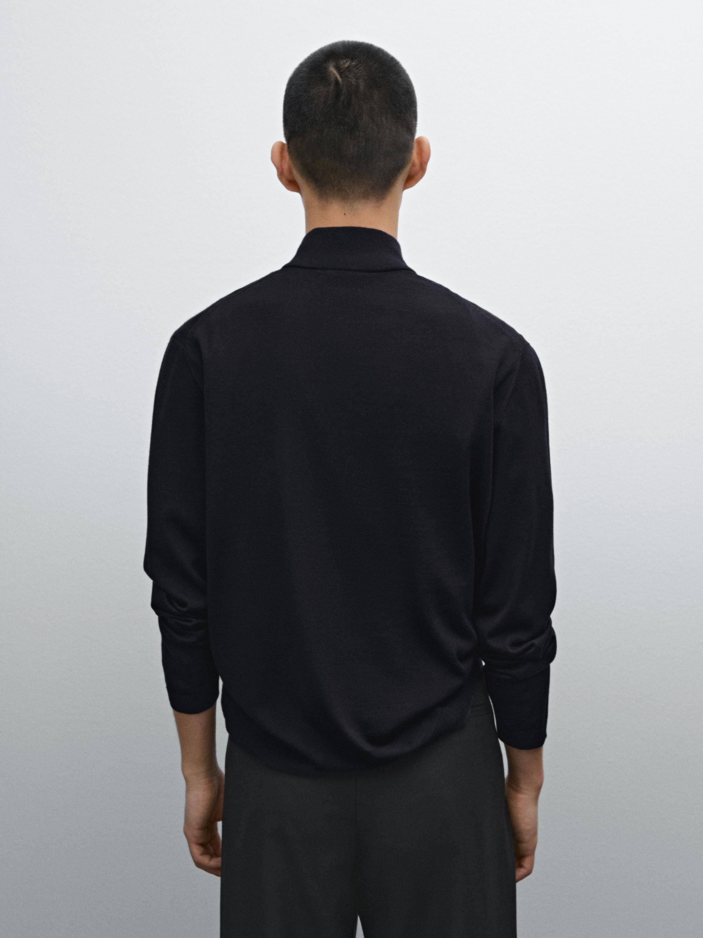 Mock turtleneck sweater in 100% merino wool