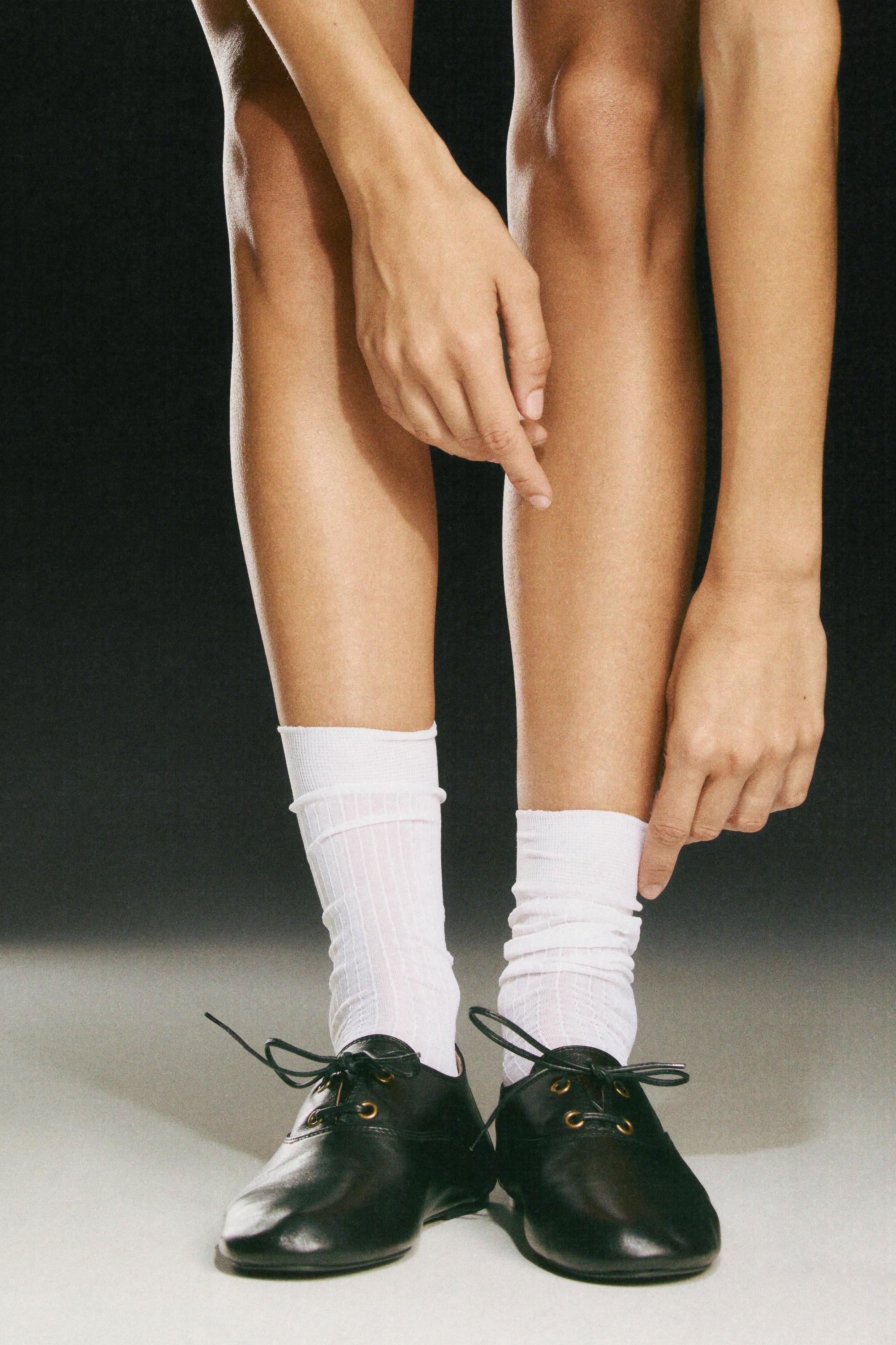 Soft leather lace-up shoe — BLACK