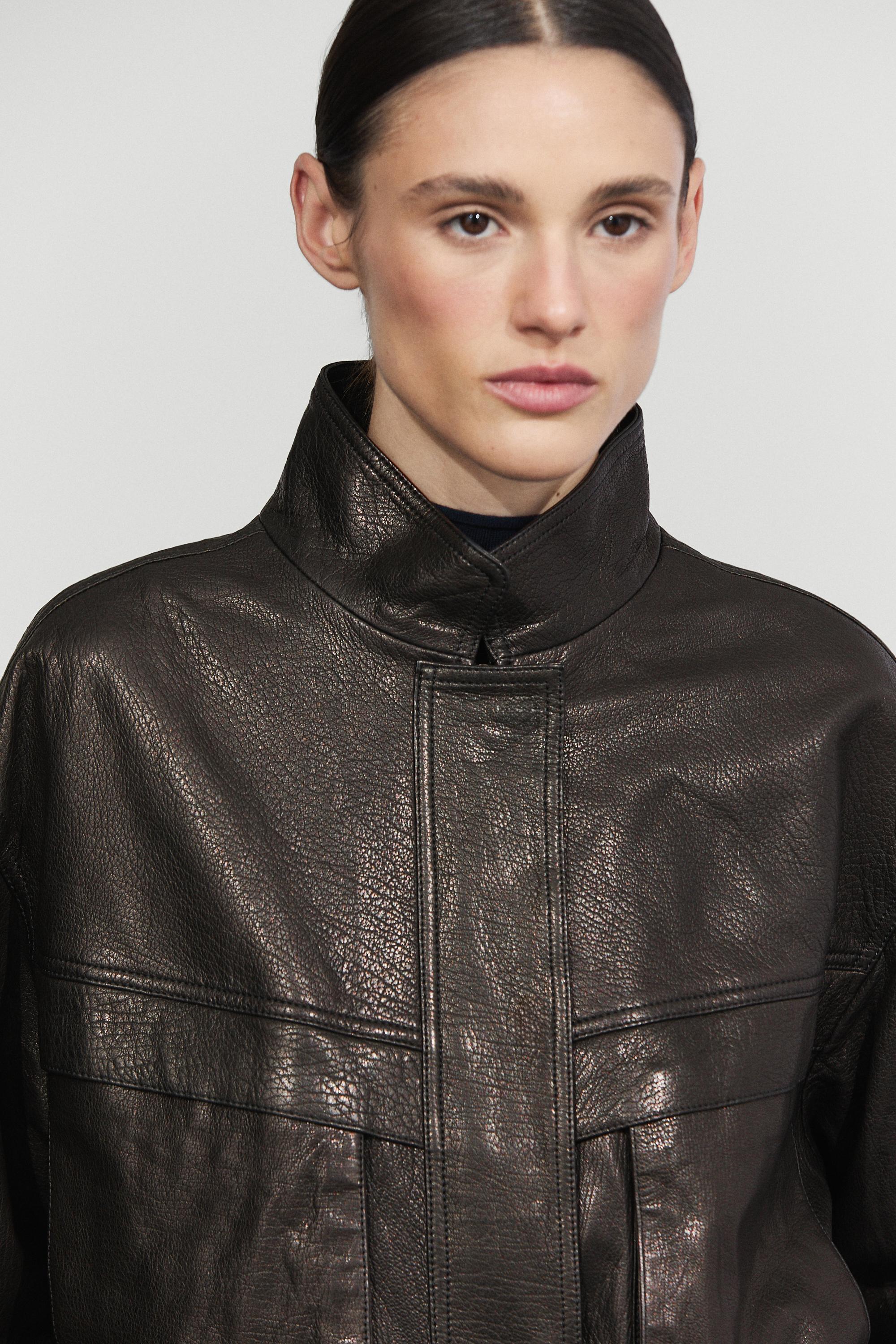 Massimo Dutti Dik yakalı kısa napa deri ceket görsel 8