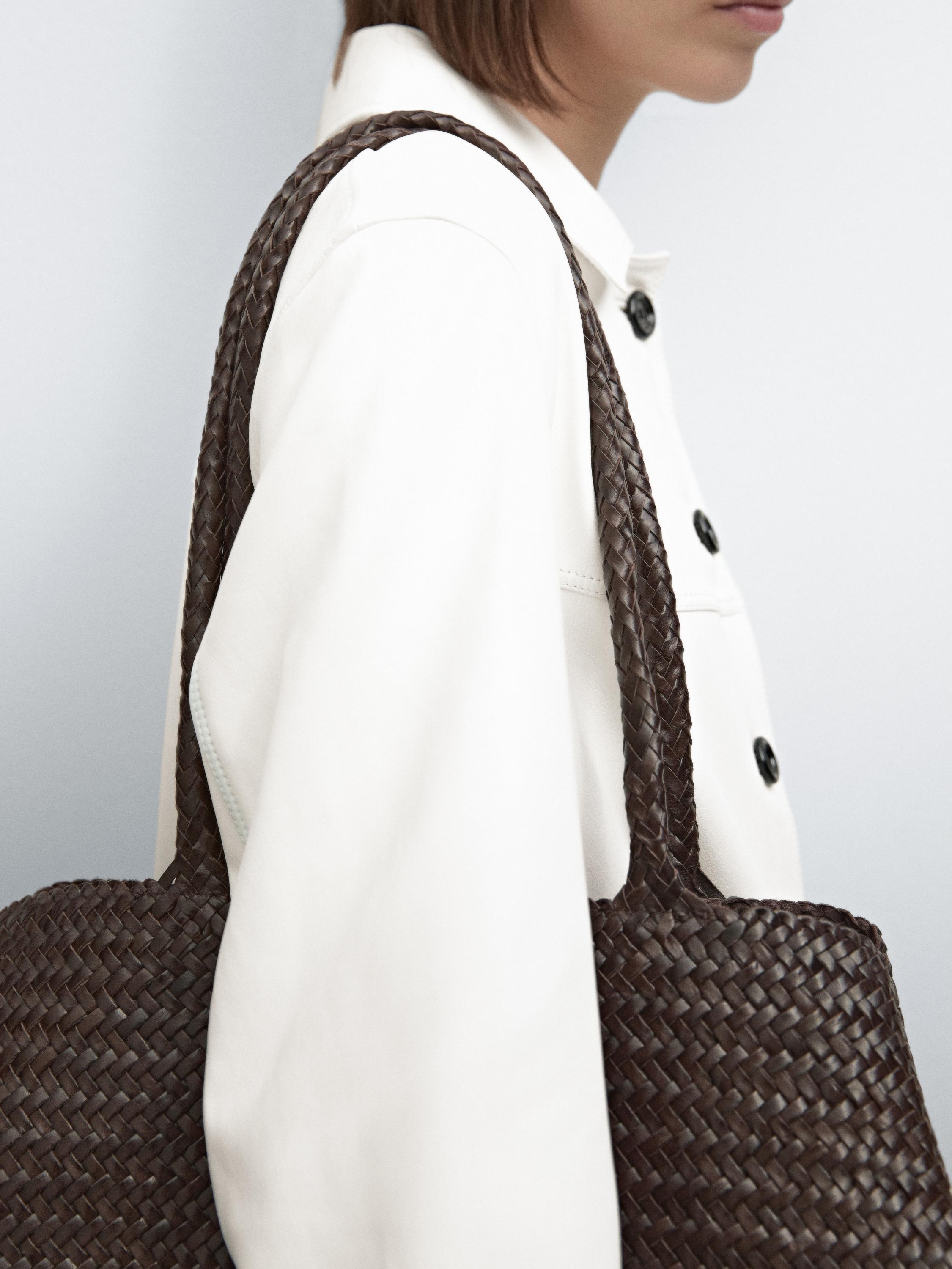 حقيبة كبيرة مجدولة من جلد النابا