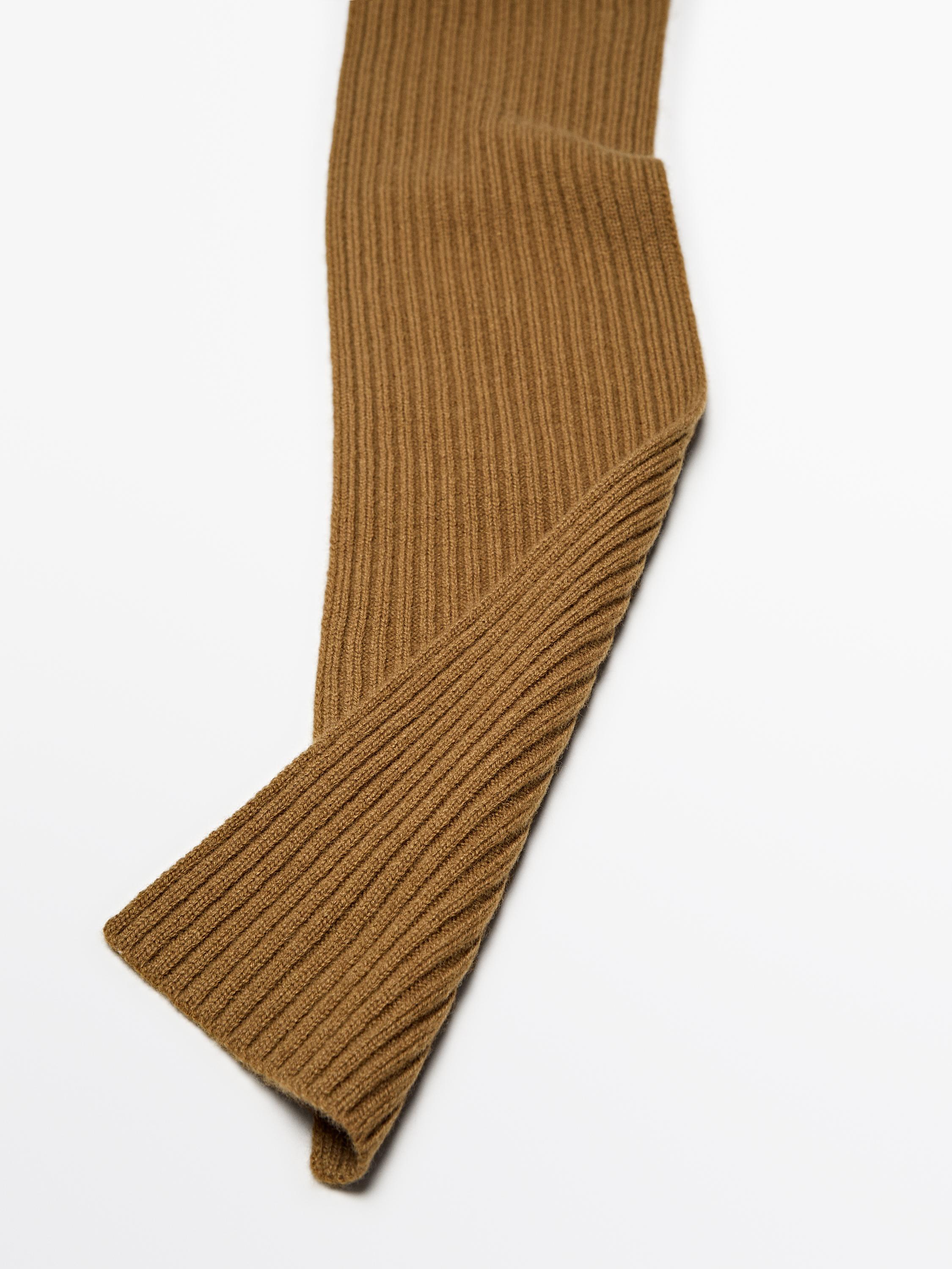 Fine ribbed fabric scarf