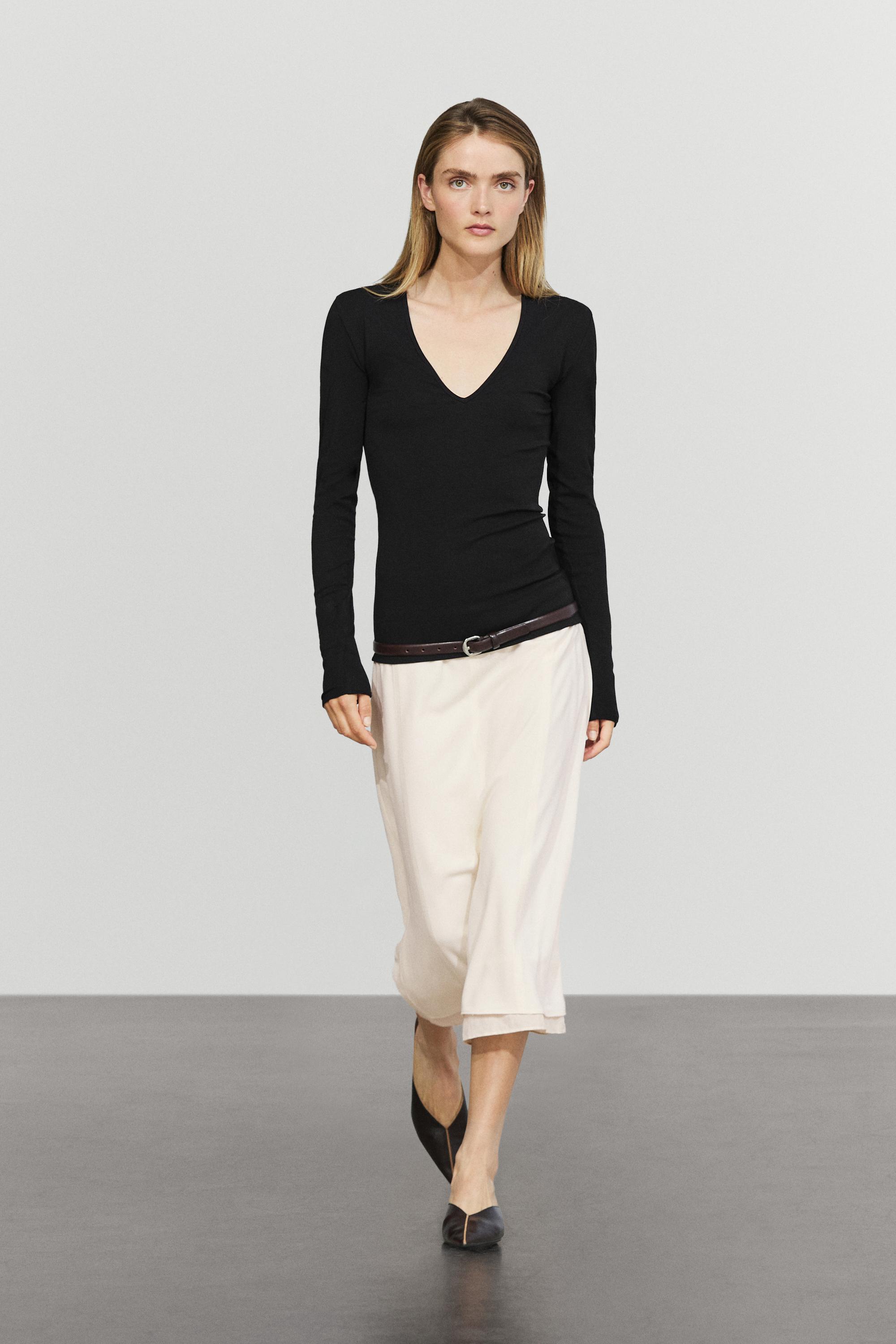 Long sleeve V-neck T-shirt — BLACK