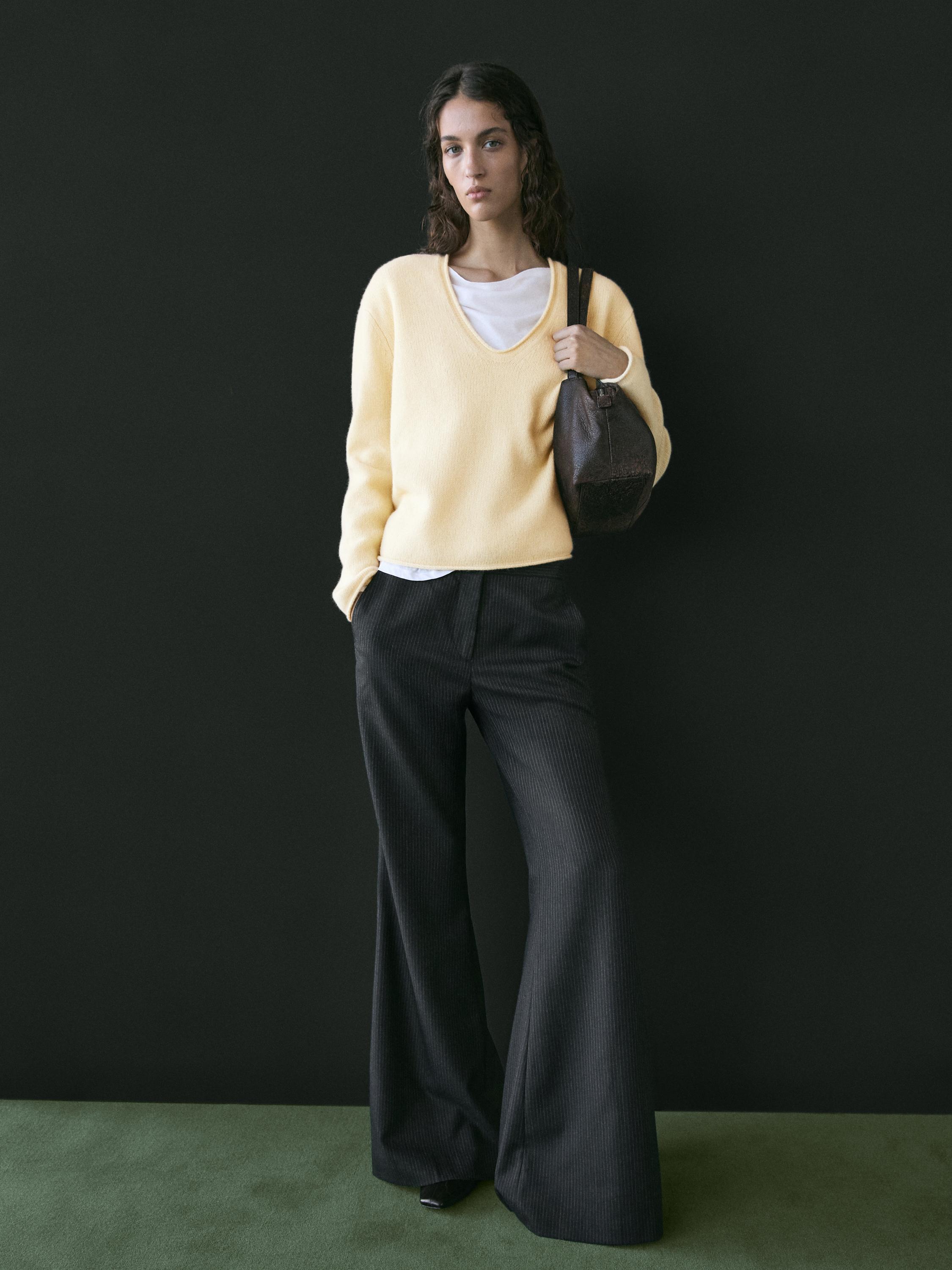 Pantalón flare fit raya diplomática