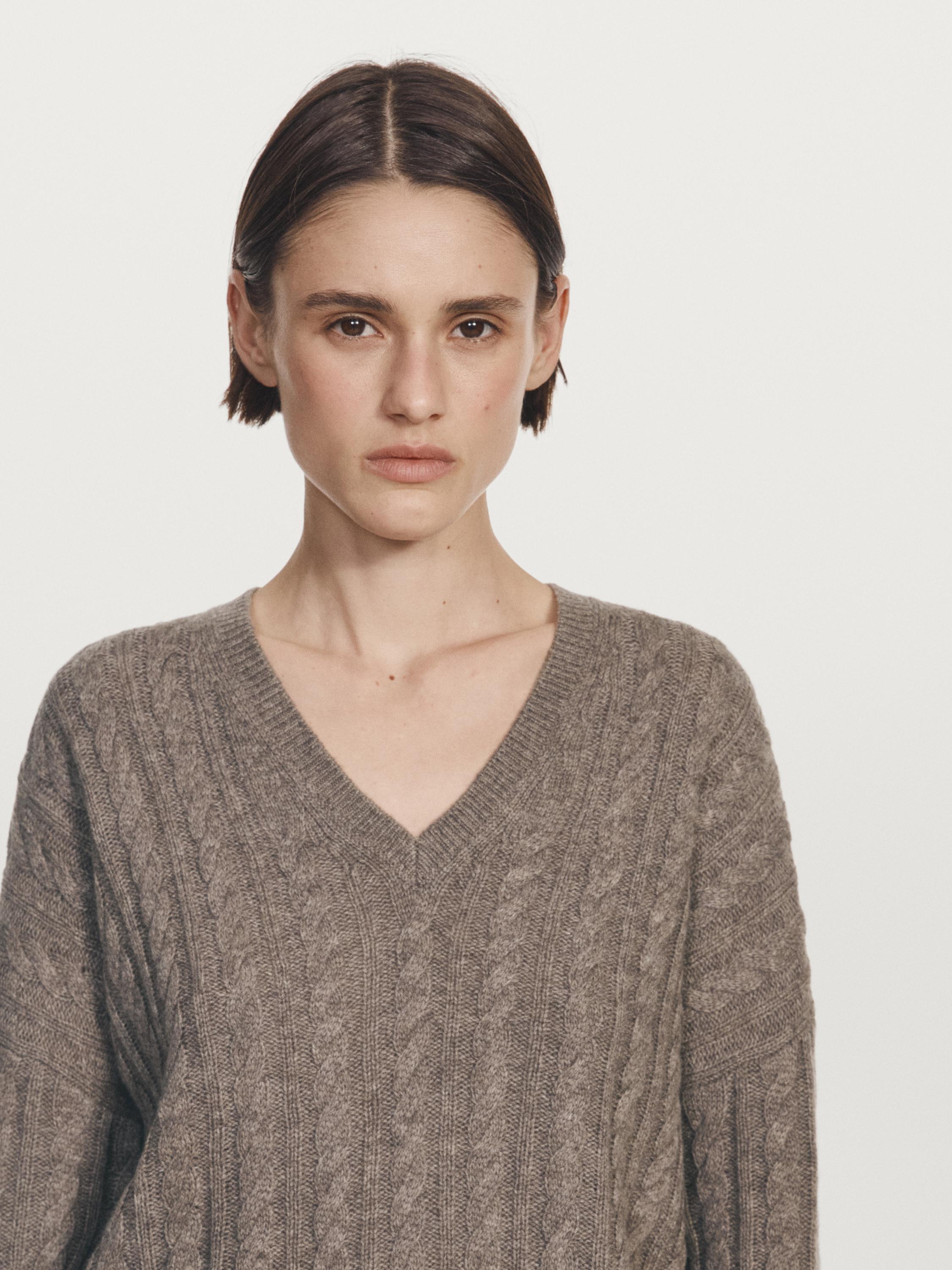 Jersey trenzado cuello pico