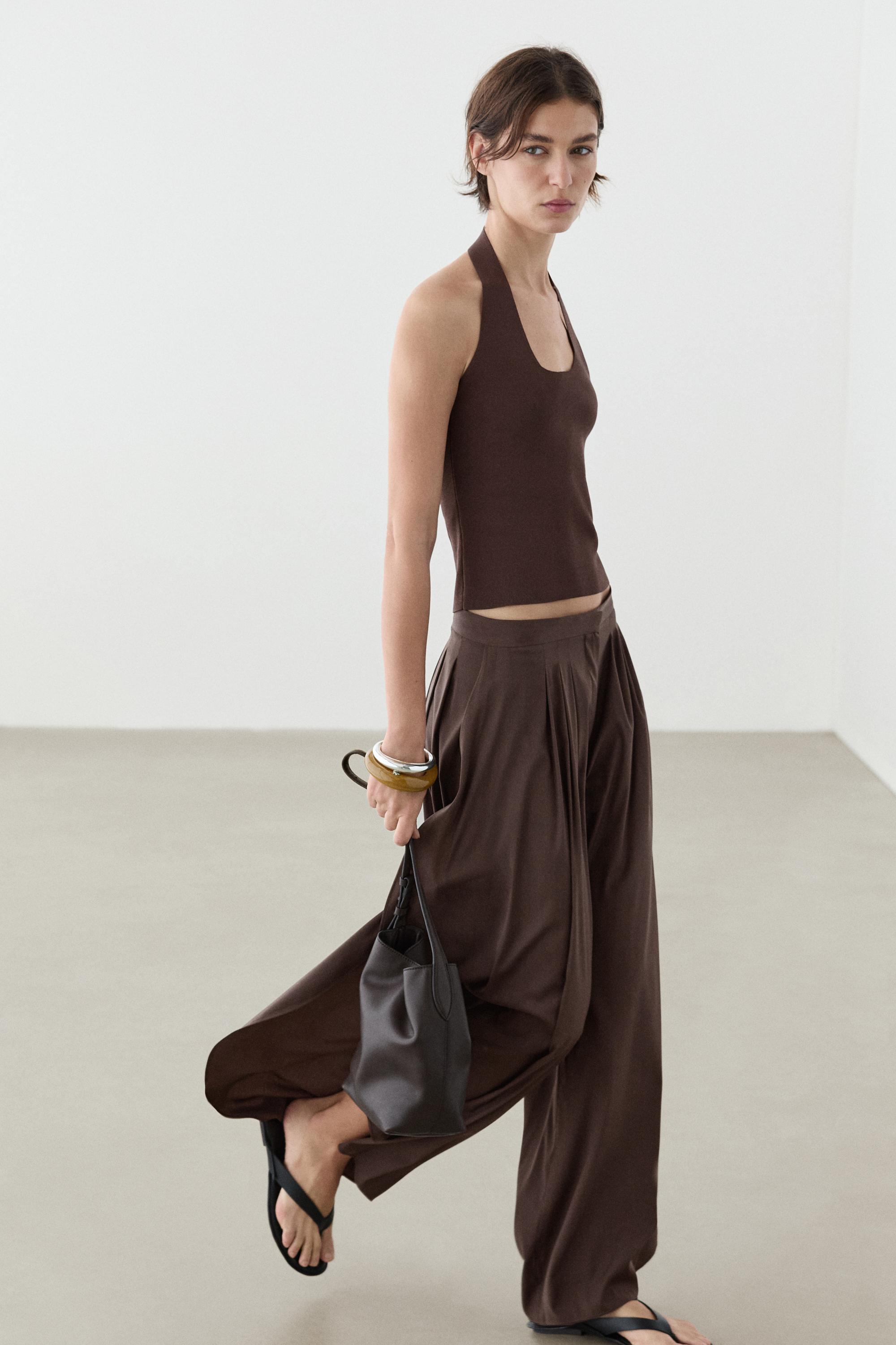 Fitted knit halter top — BROWN