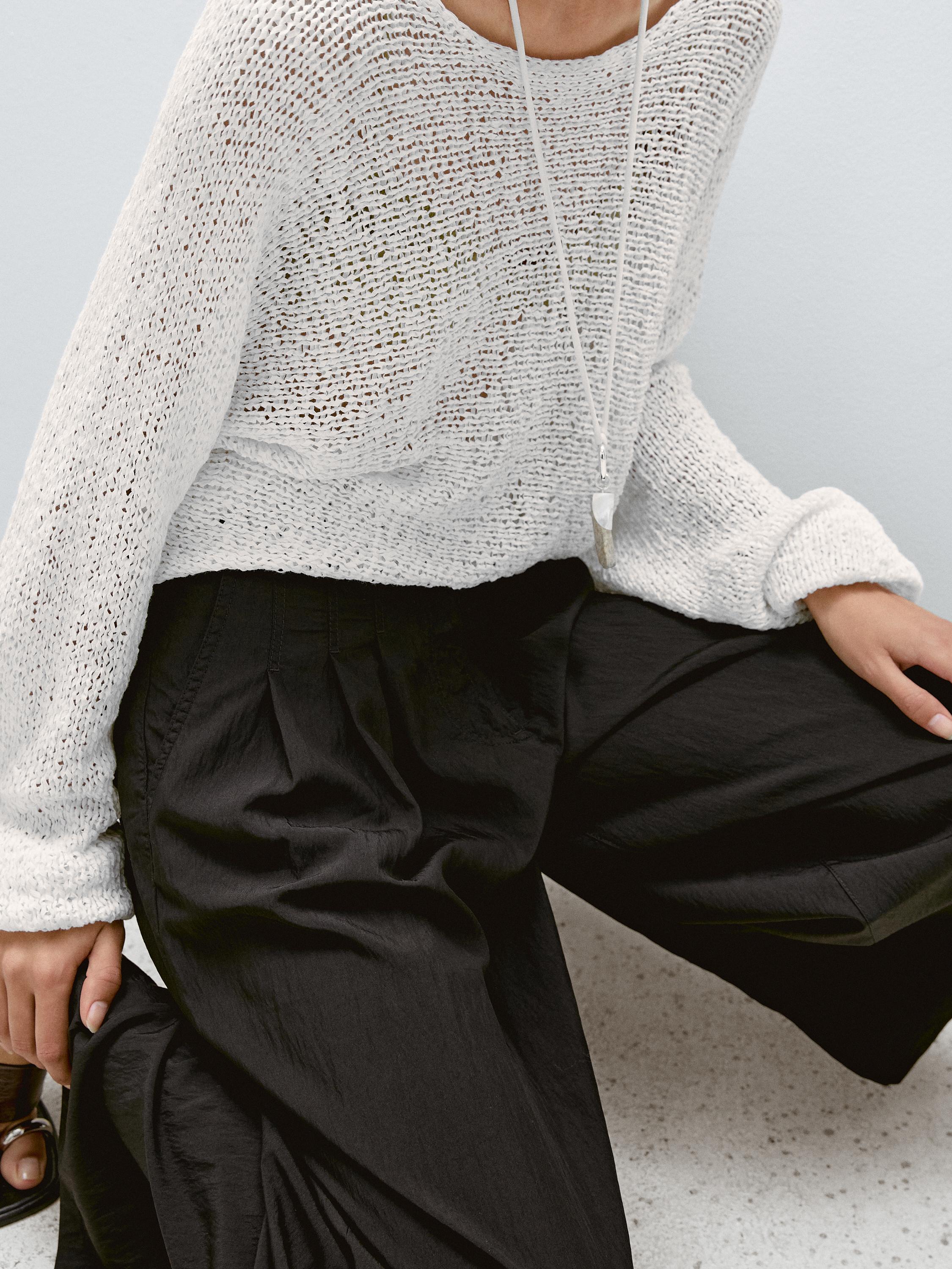 Balloon sleeve sweater with bows