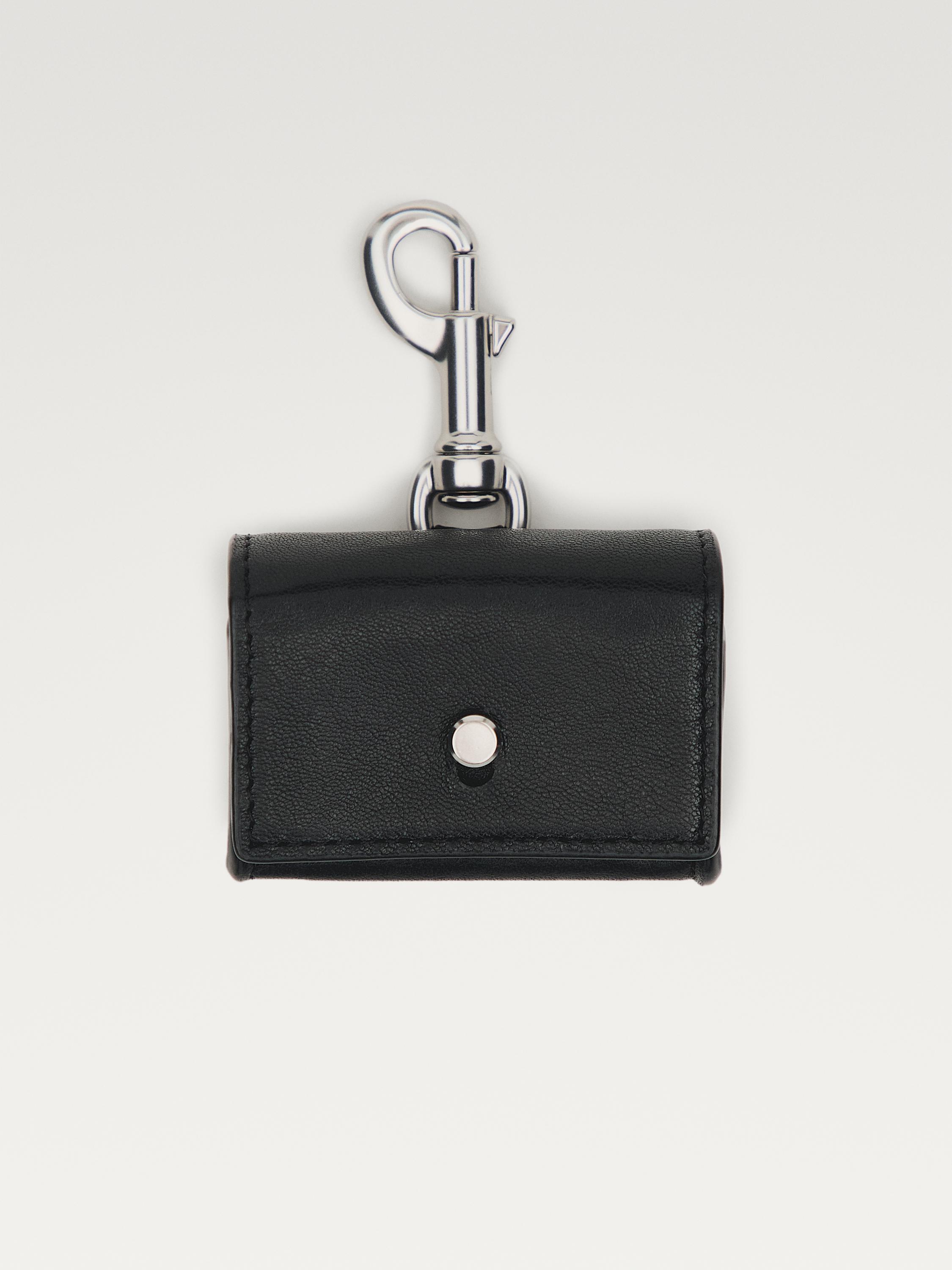 حافظة أيربودز من جلد نابا