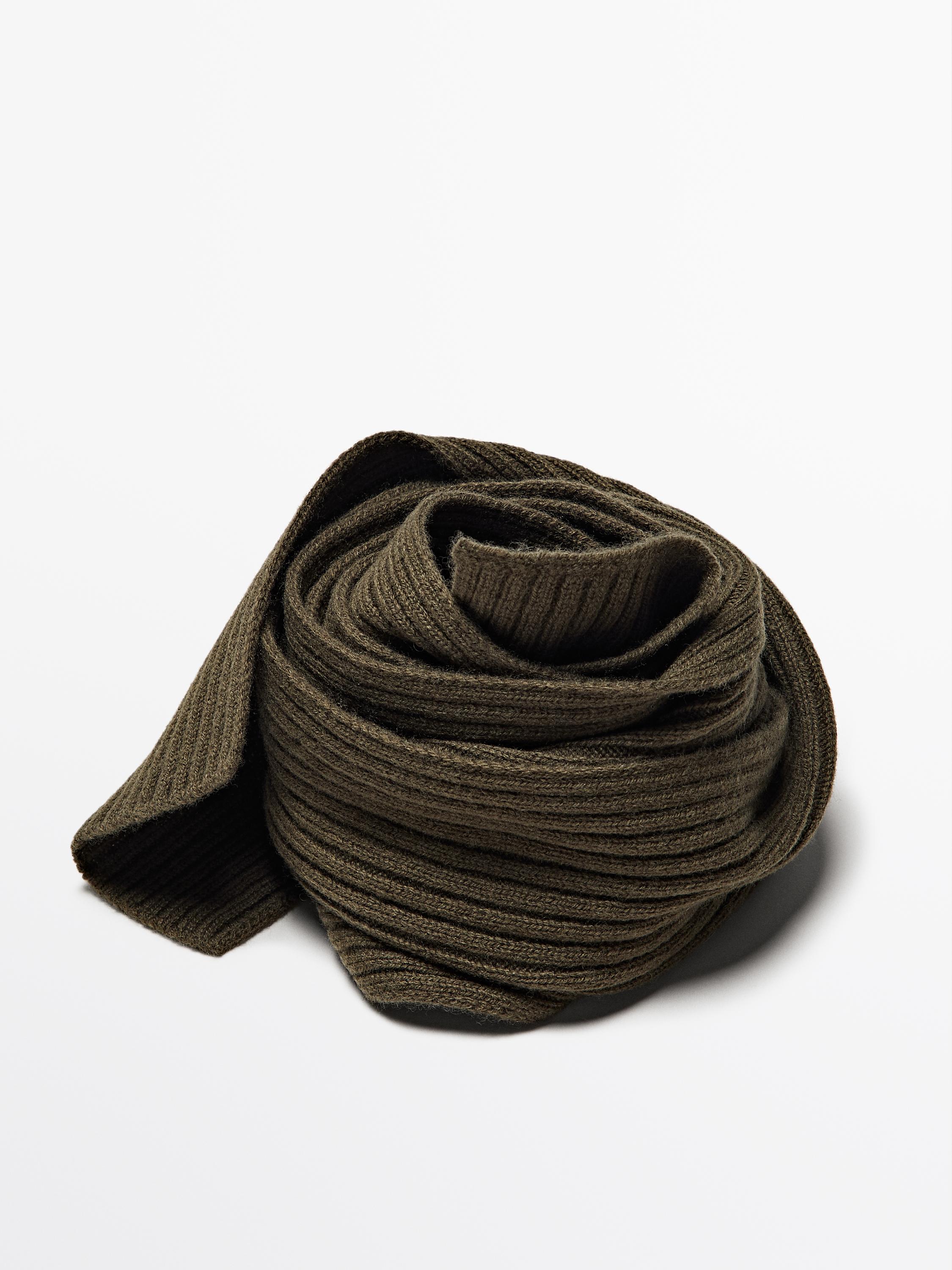 Fine ribbed fabric scarf