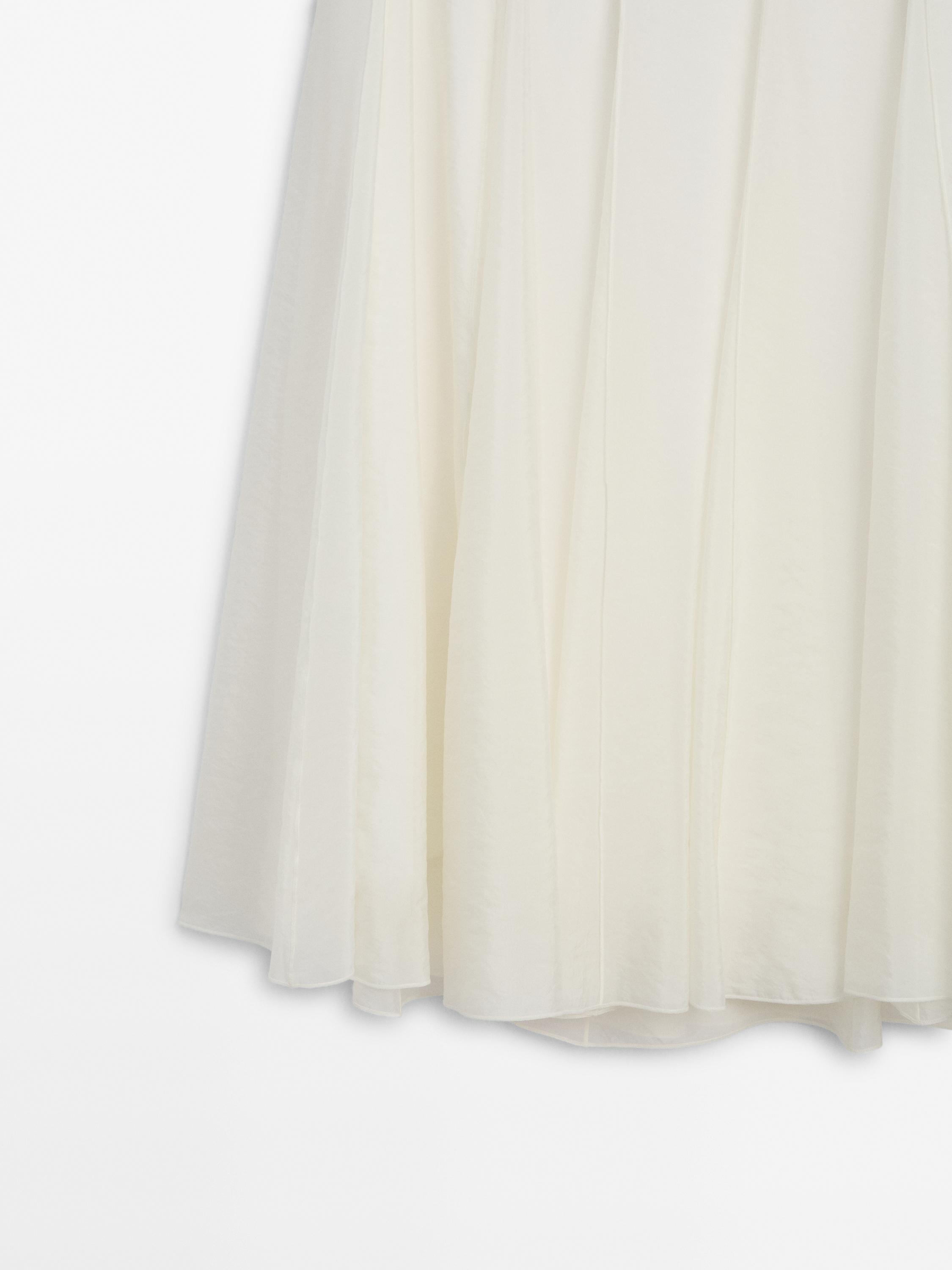 Jupe longue bouffante avec coutures marquées