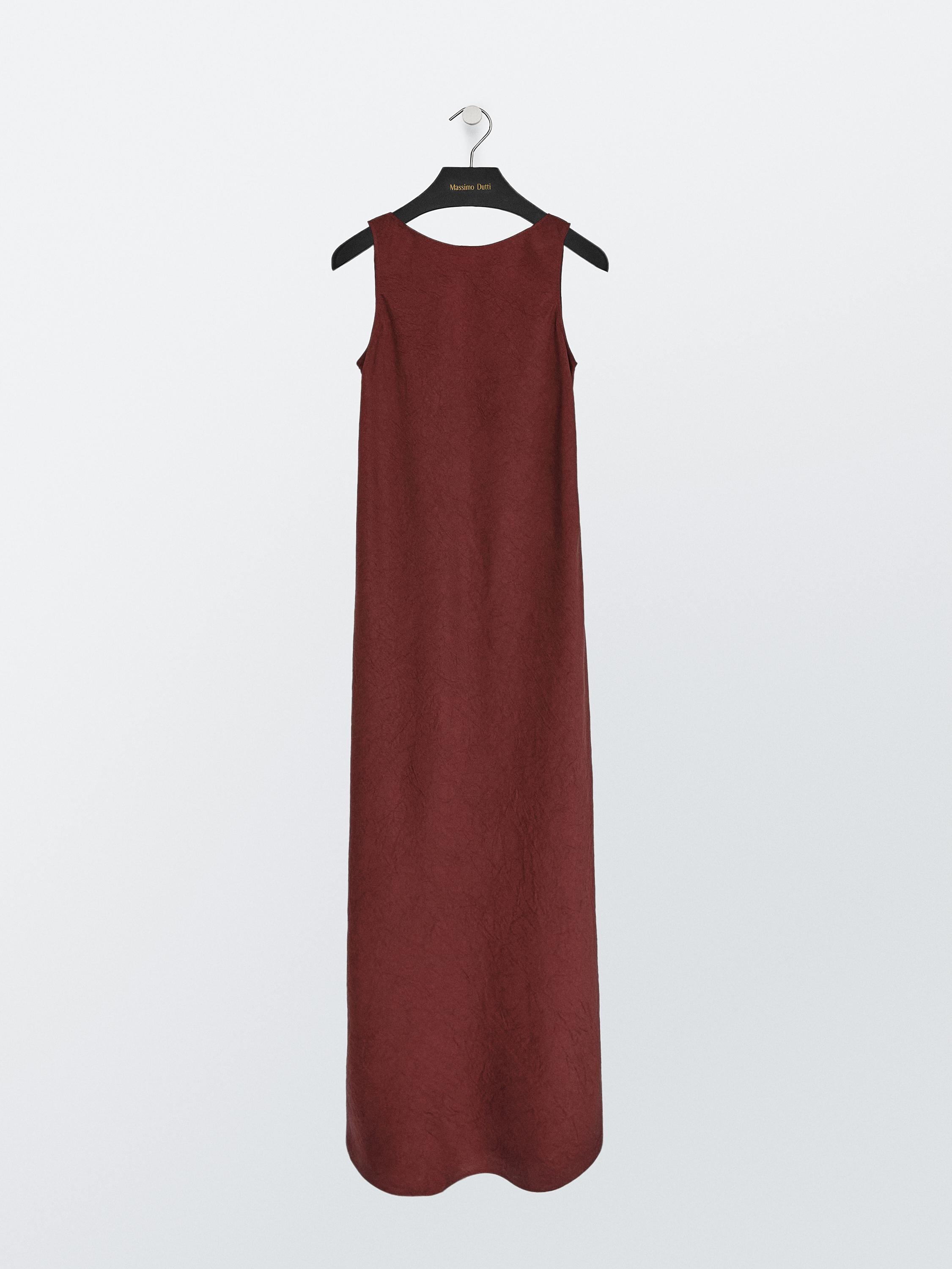 Vestido midi cuello halter satinado