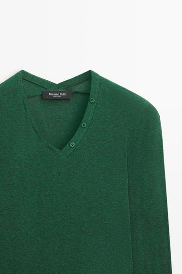 V-neck button detail T-shirt — MOSS 4