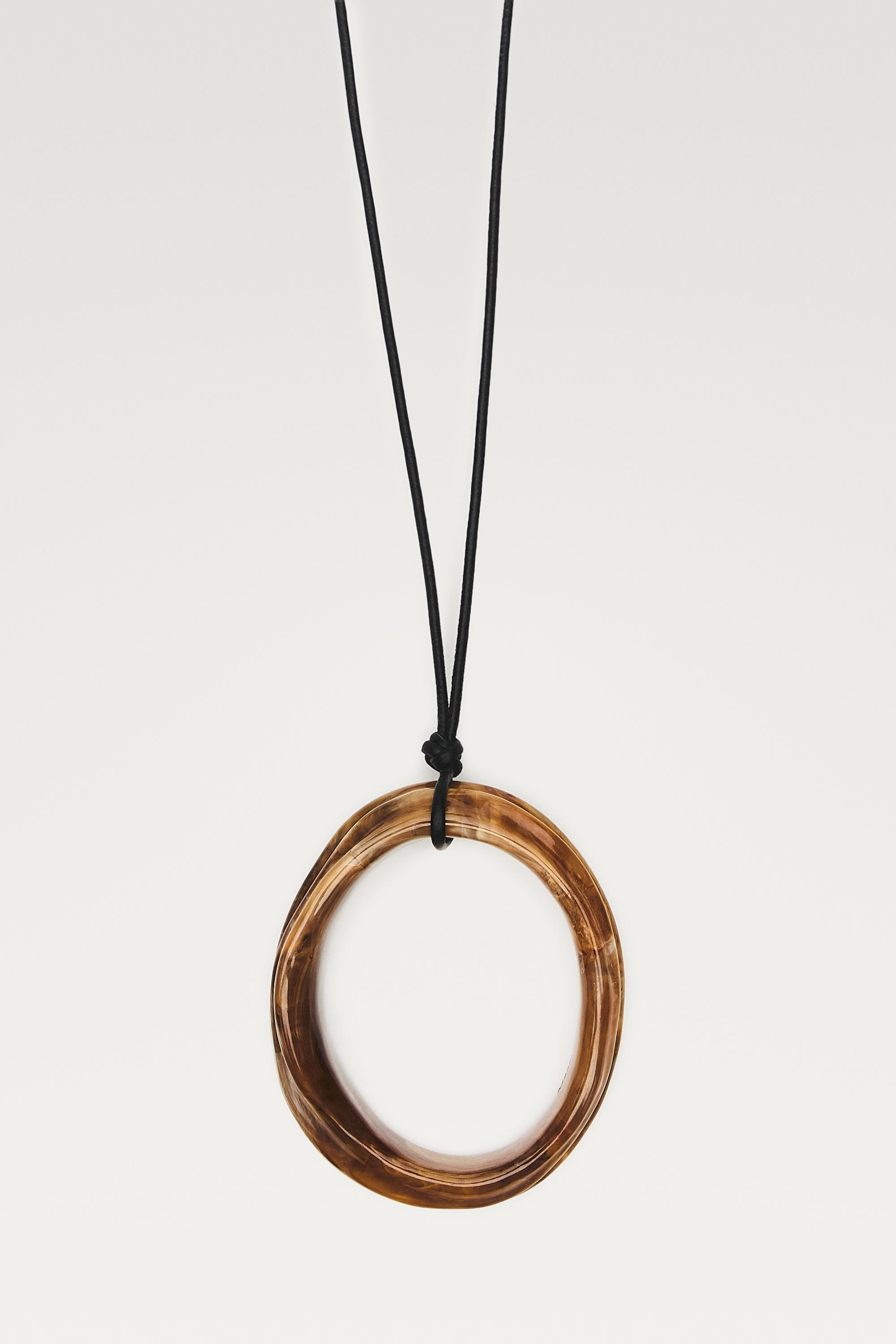 Marbled hoop necklace — Caramel