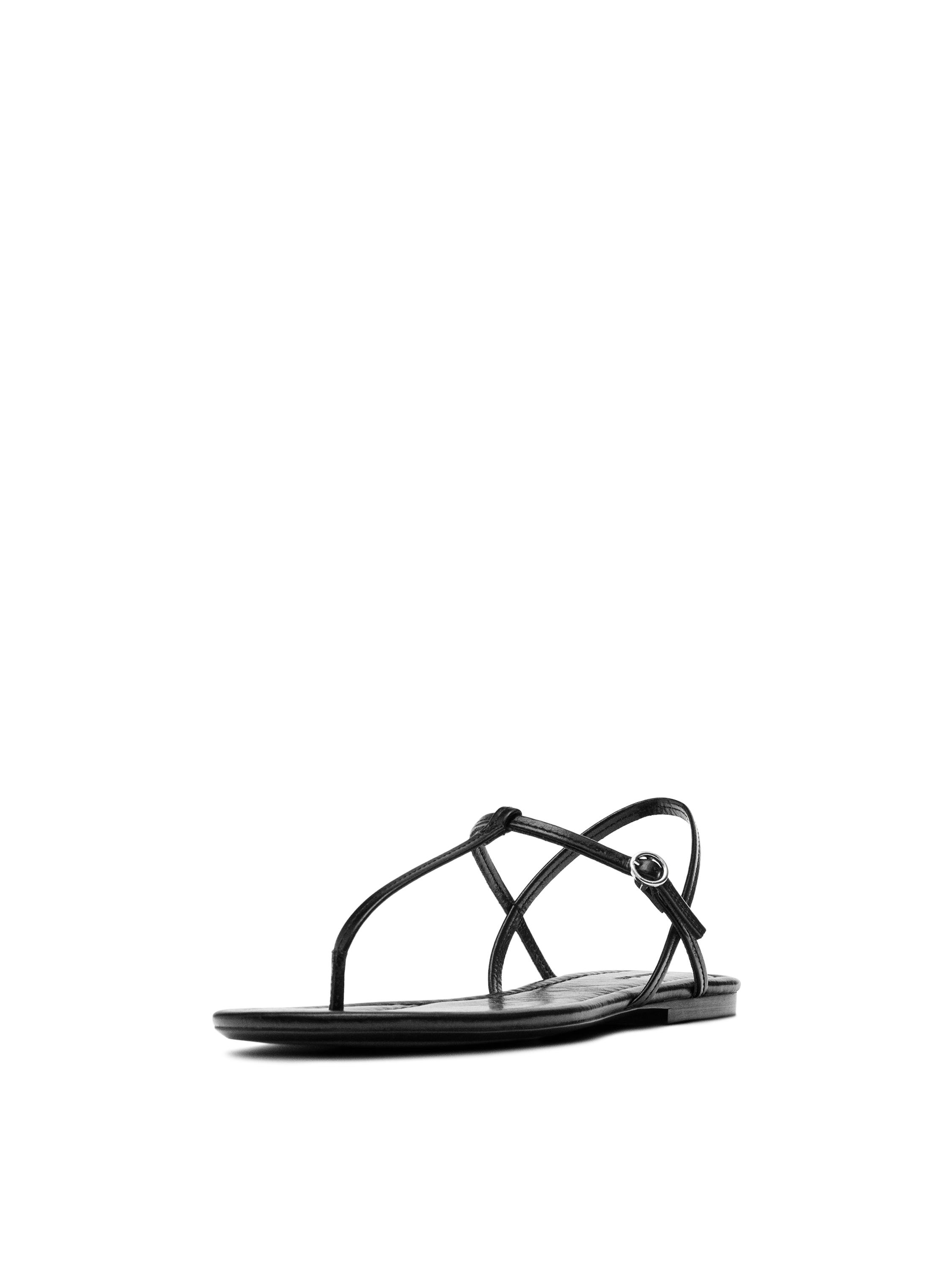 Strappy flat sandals with toe divider — BLACK