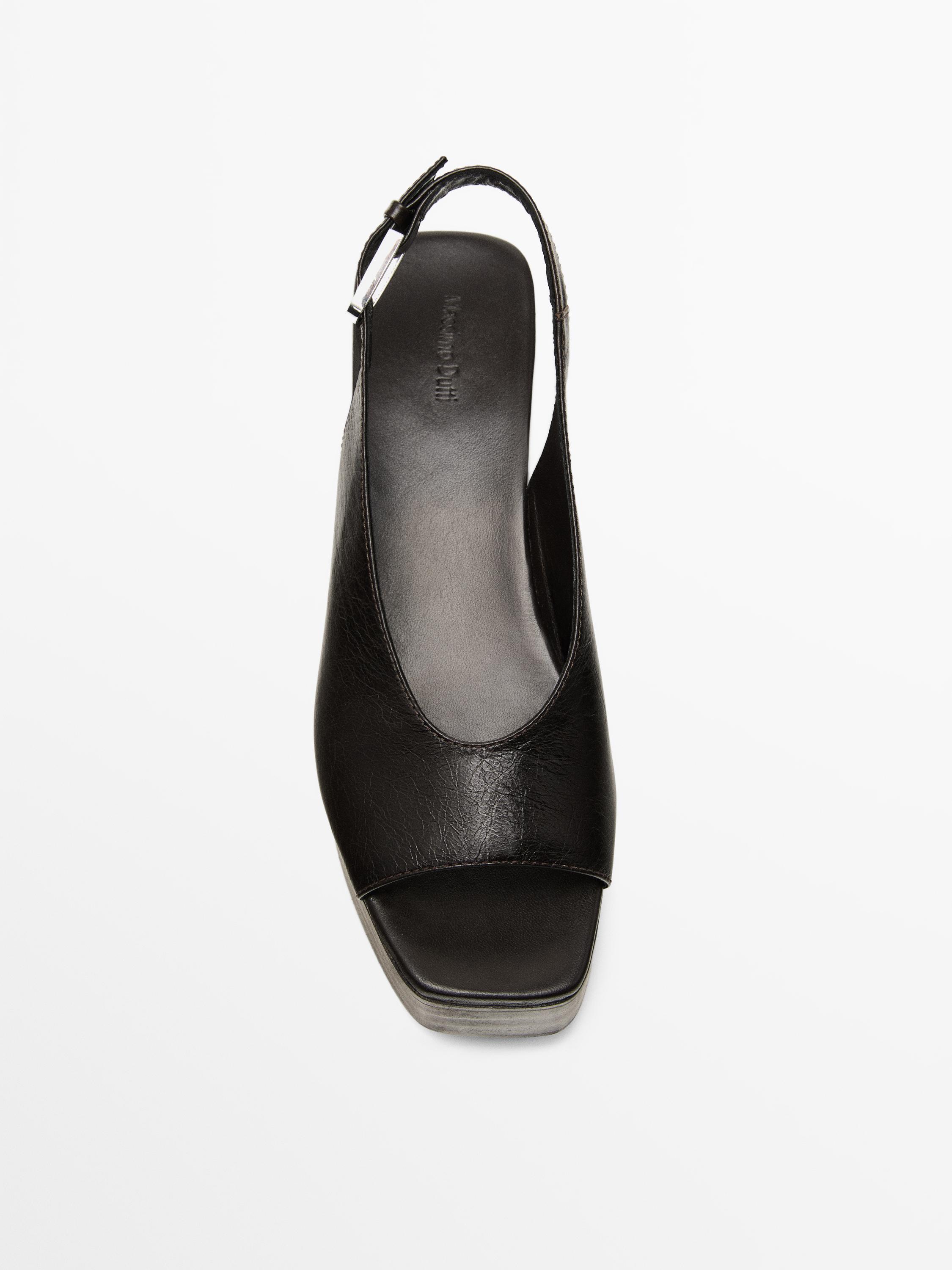 Босоножки на деревянной танкетке