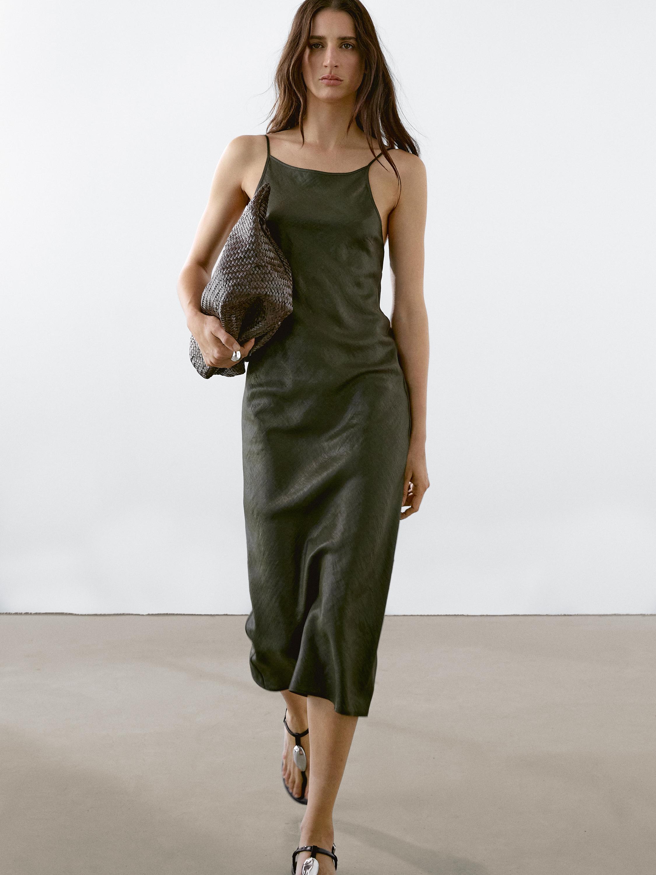 Robe encolure américaine satinée