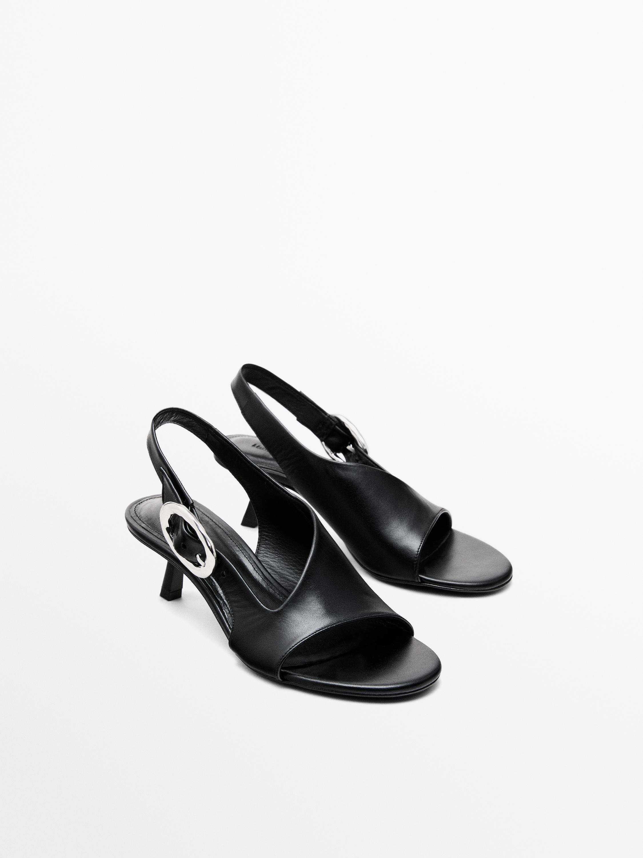 Sandalia tacón hebilla