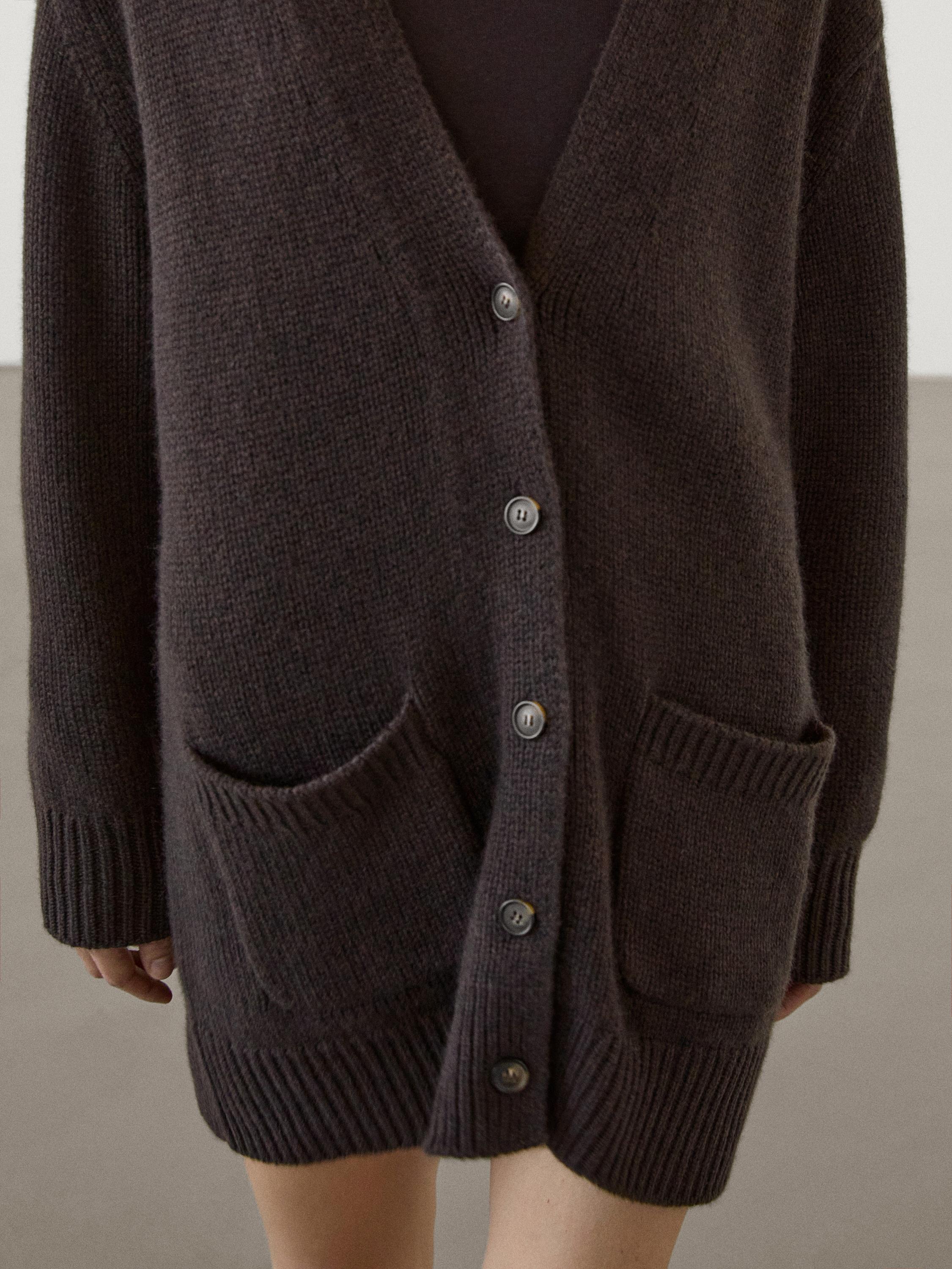 Long plain knit 100% cashmere cardigan