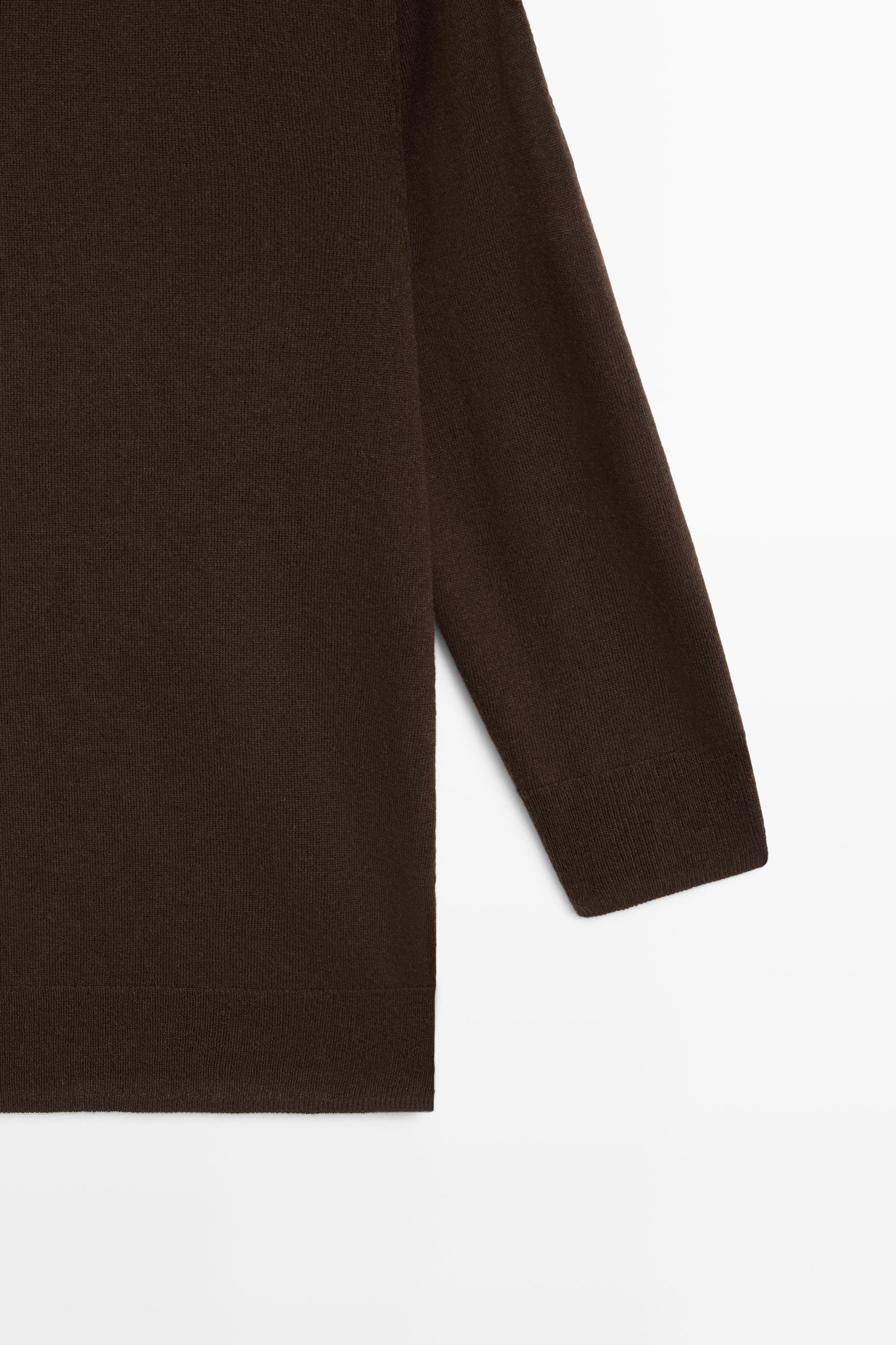 Wool blend turtleneck knit sweater — Chocolate
