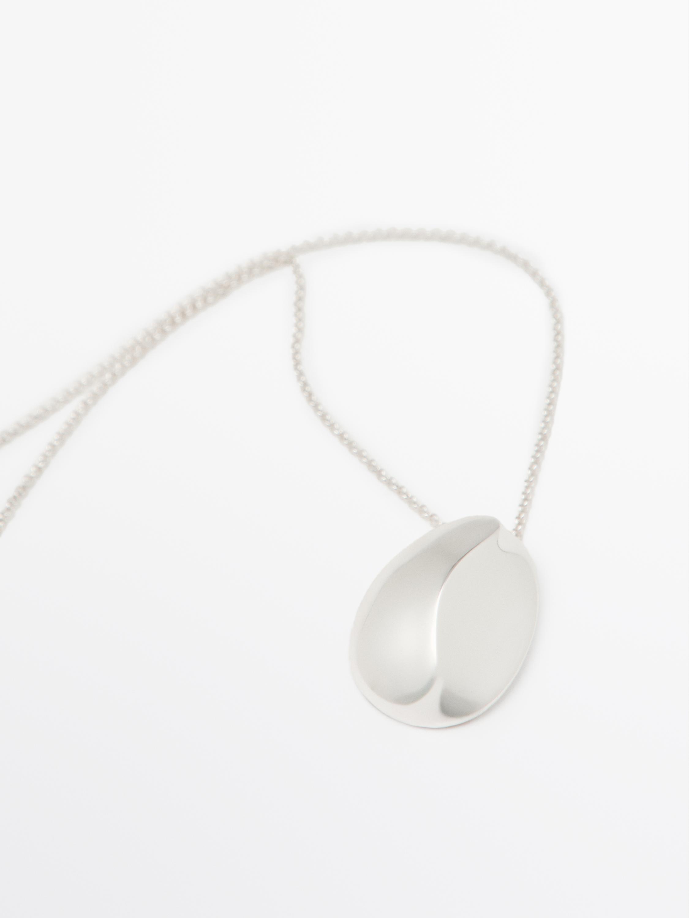 Necklace with oval pendant