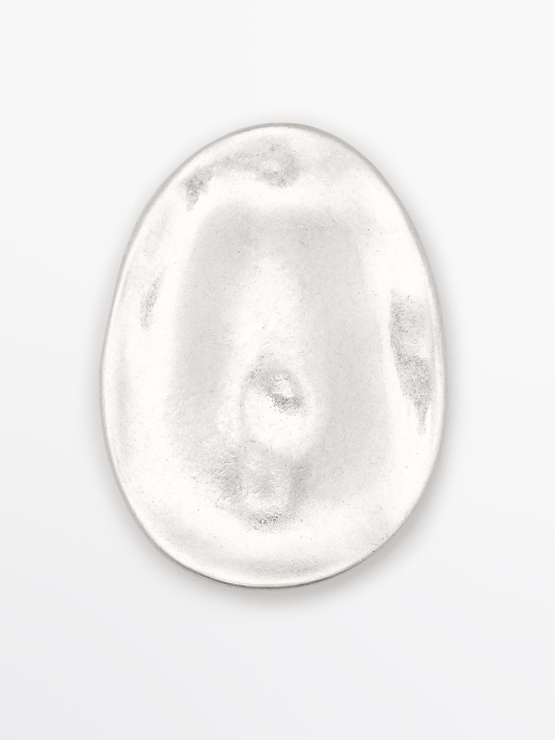 Брошка мигдалеподібної форми