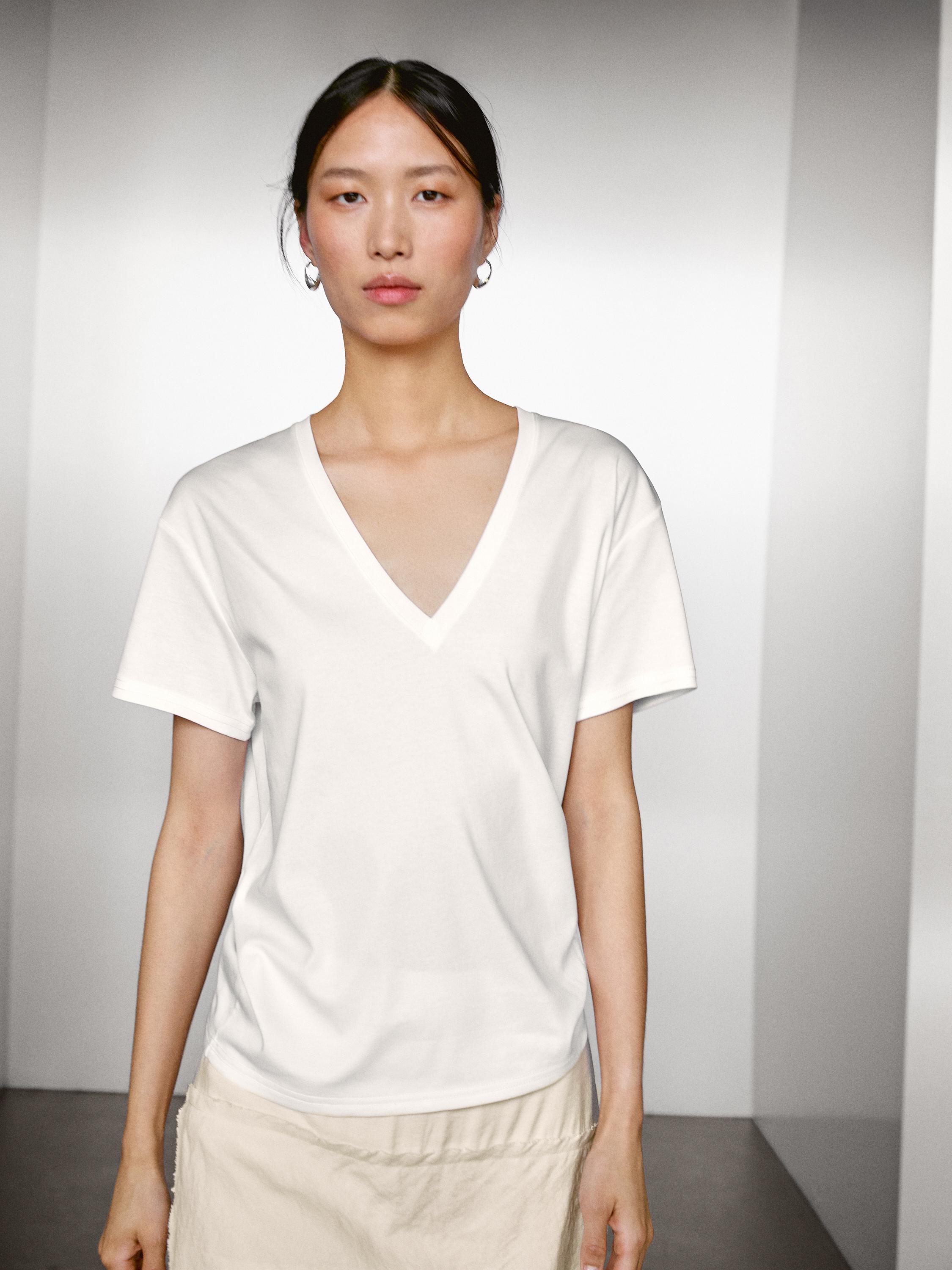 Flowing V-neck T-shirt — WHITE