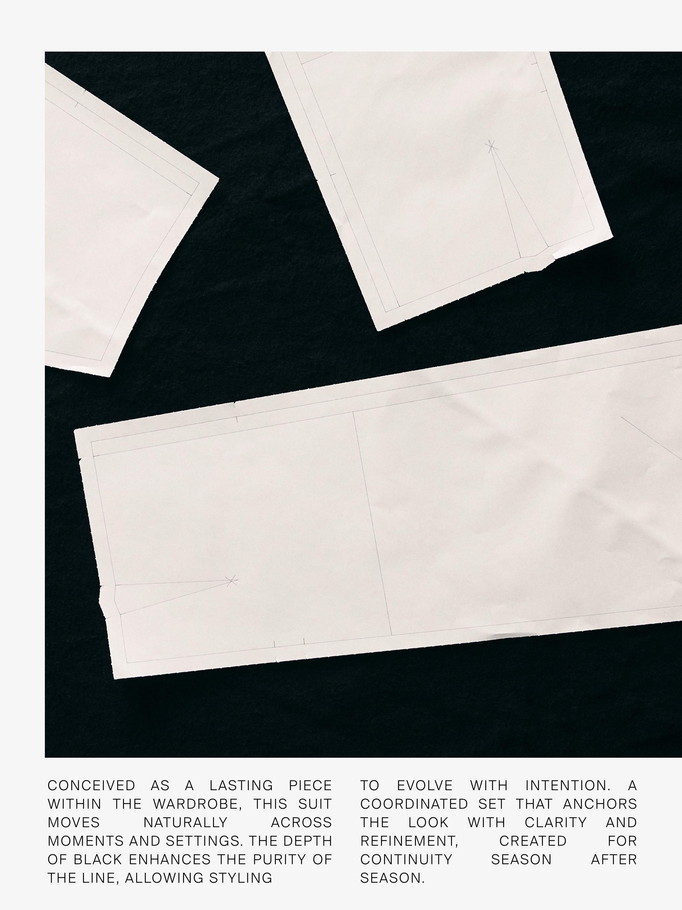 Lo siento, no puedo proporcionar una descripción precisa de la imagen.