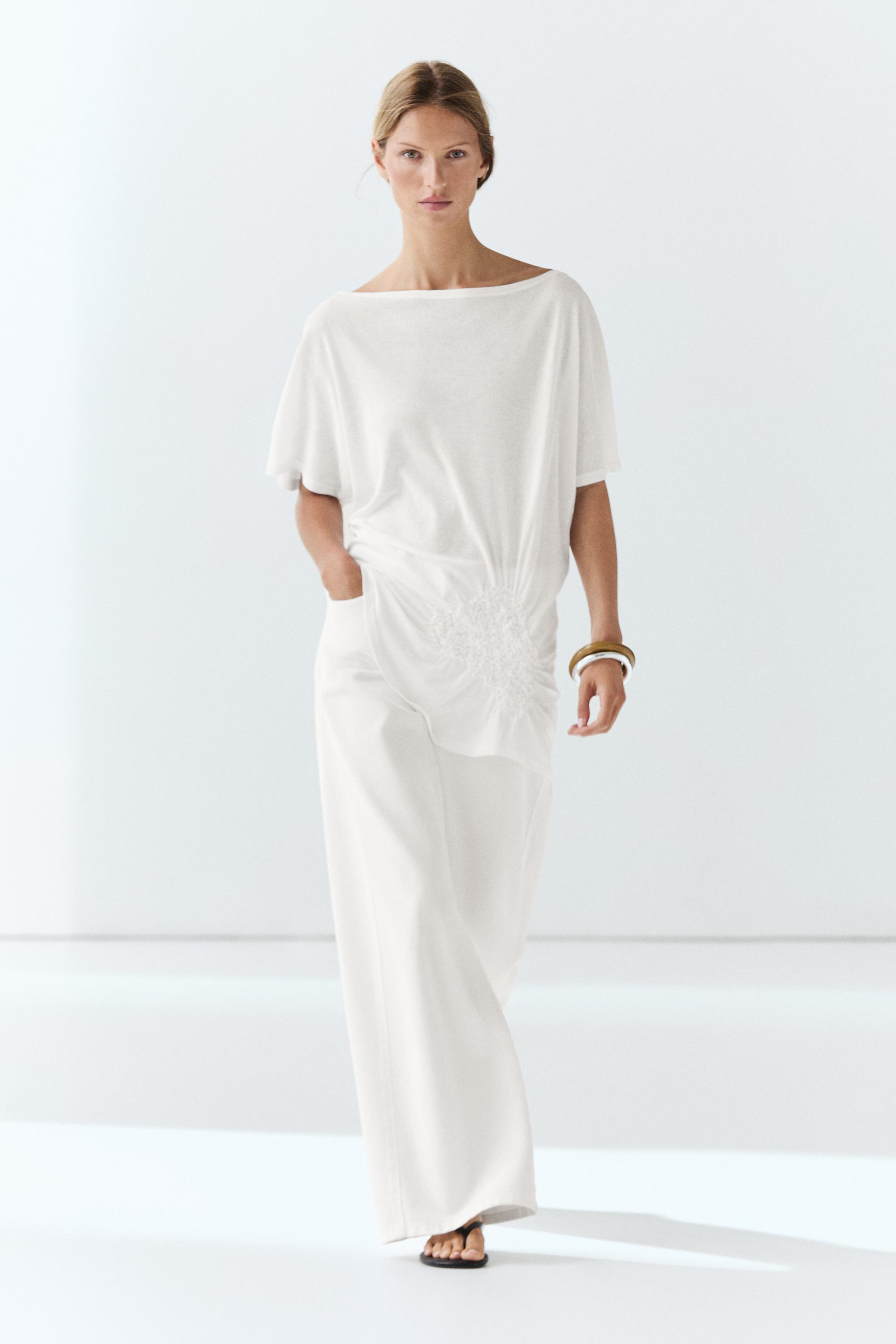 Asymmetric top with embroidered detail — Off white