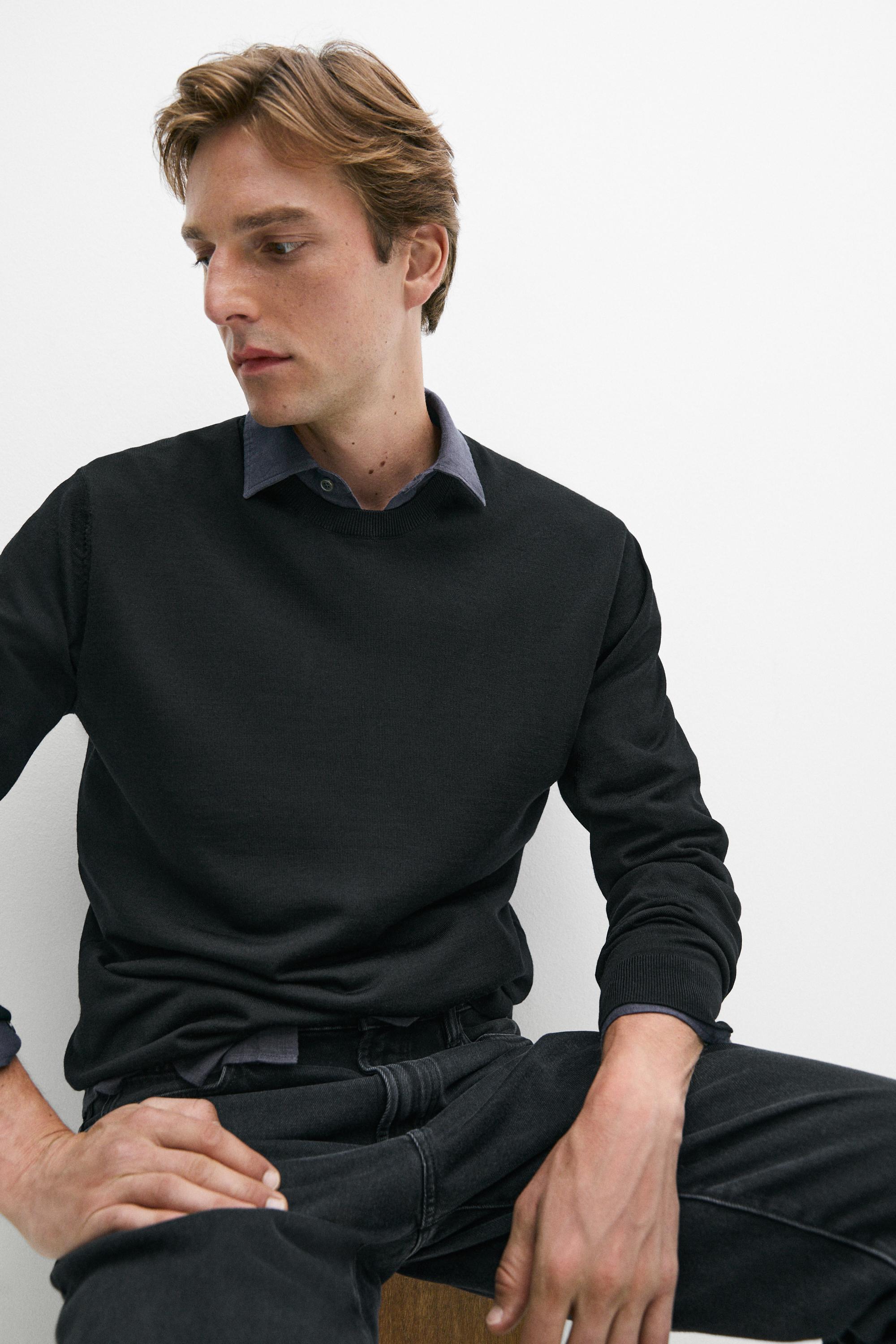 100% merino wool knit round neck sweater — BLACK