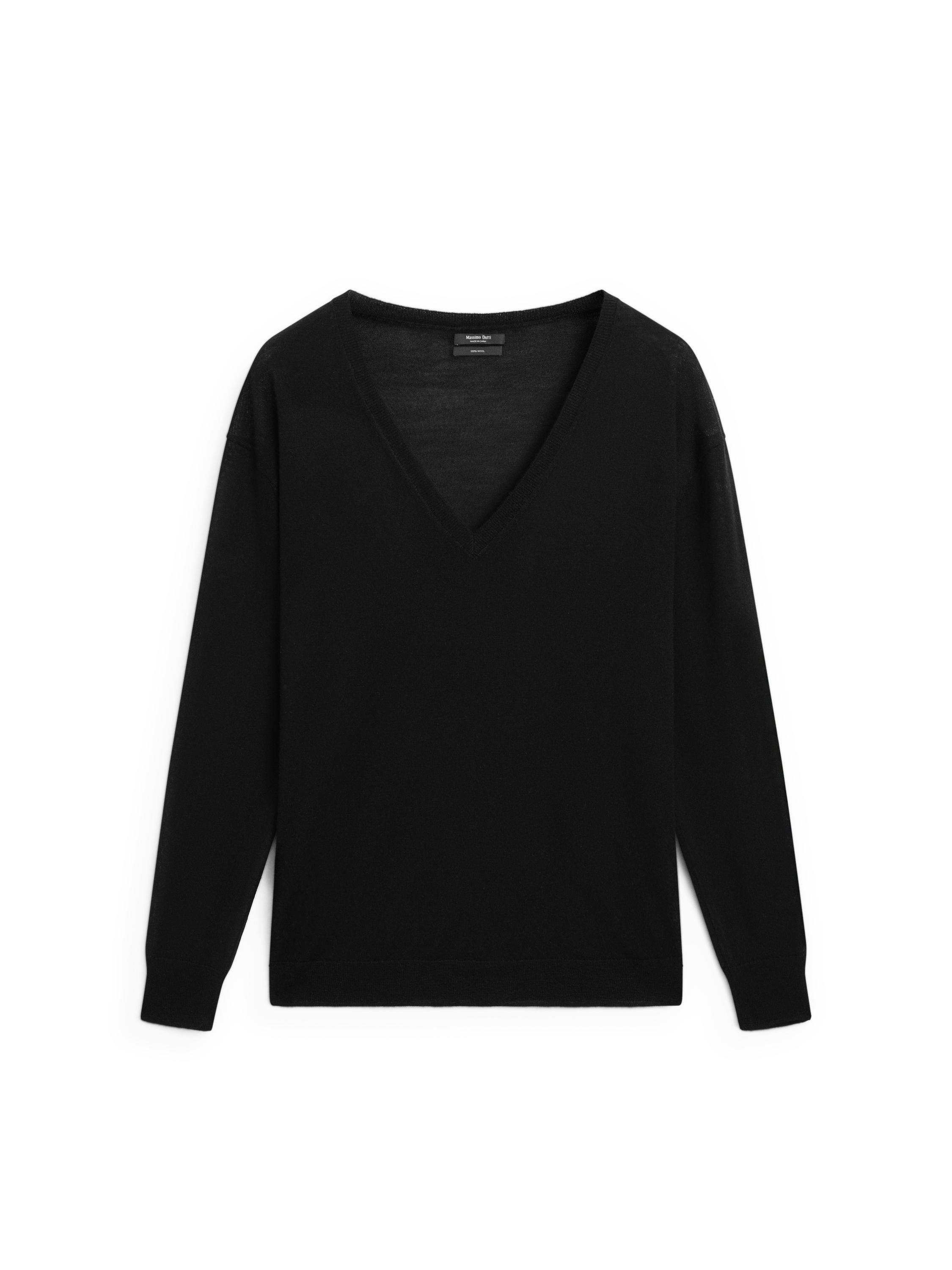 100% wool V-neck knit sweater — BLACK