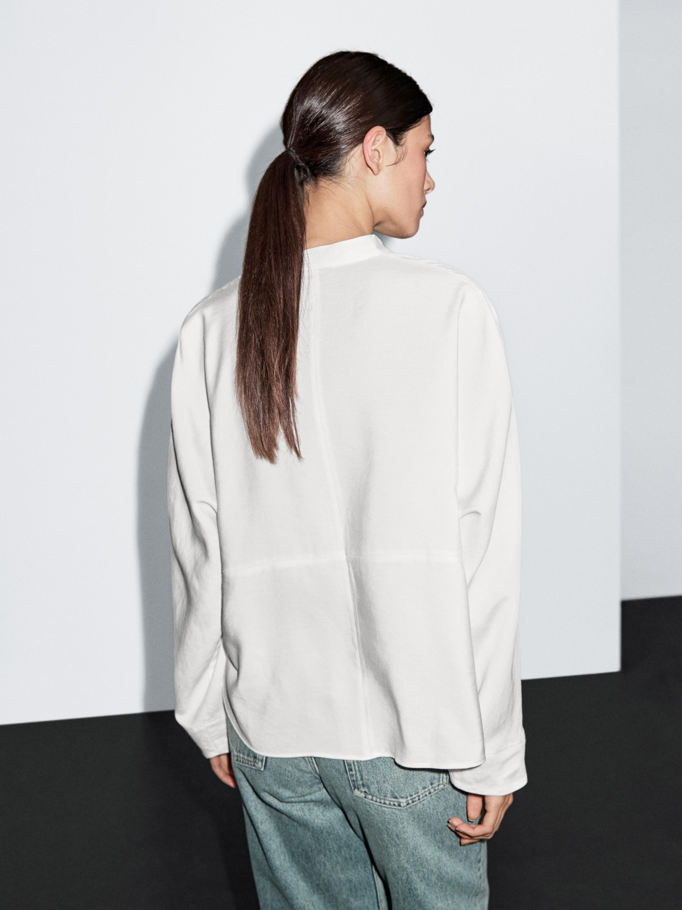 Stand collar shirt with front seam