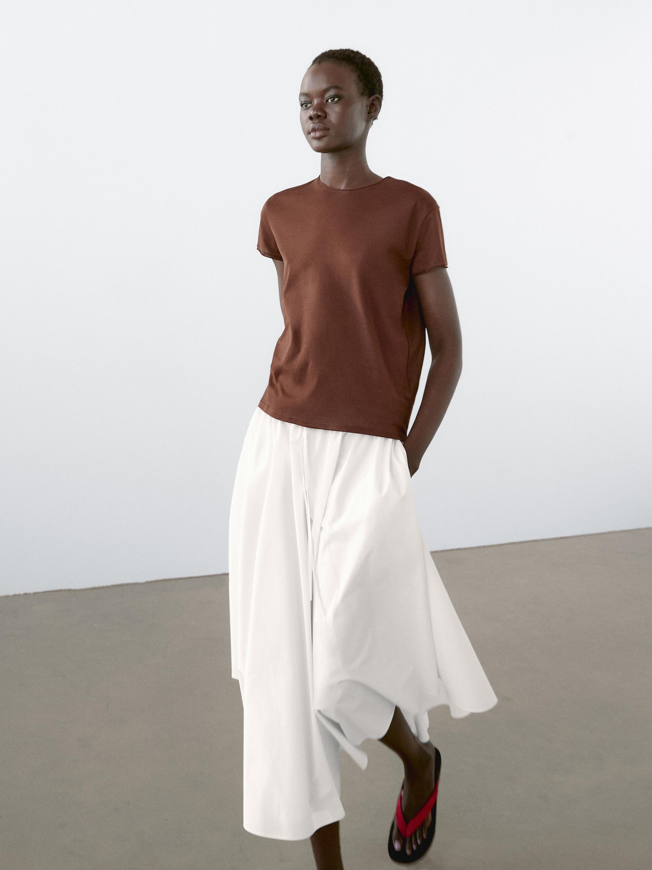 Splývavé tričko s krátkym rukávom