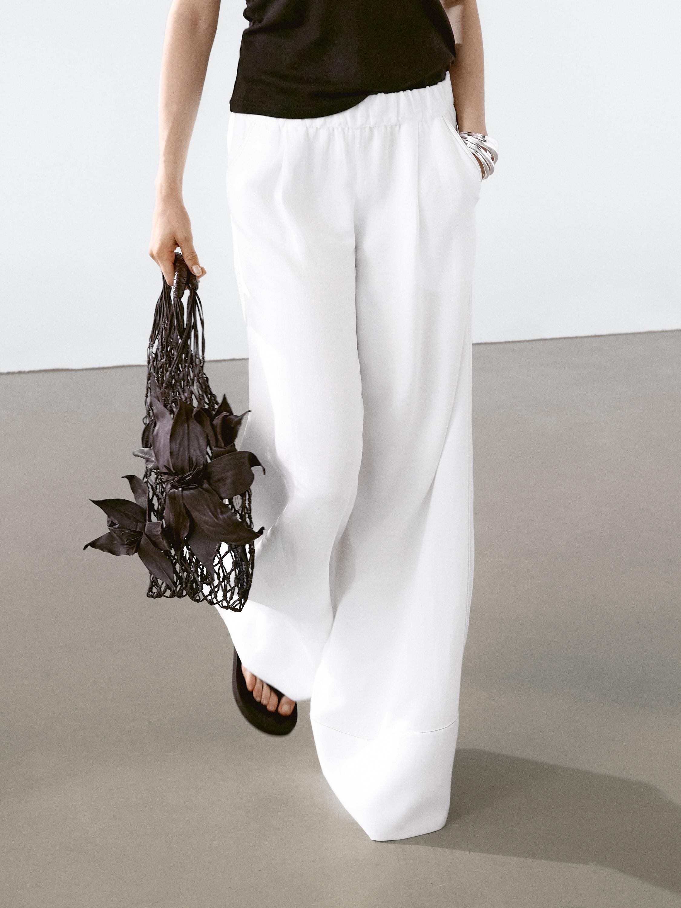Wide-leg trousers with contrast topstitching