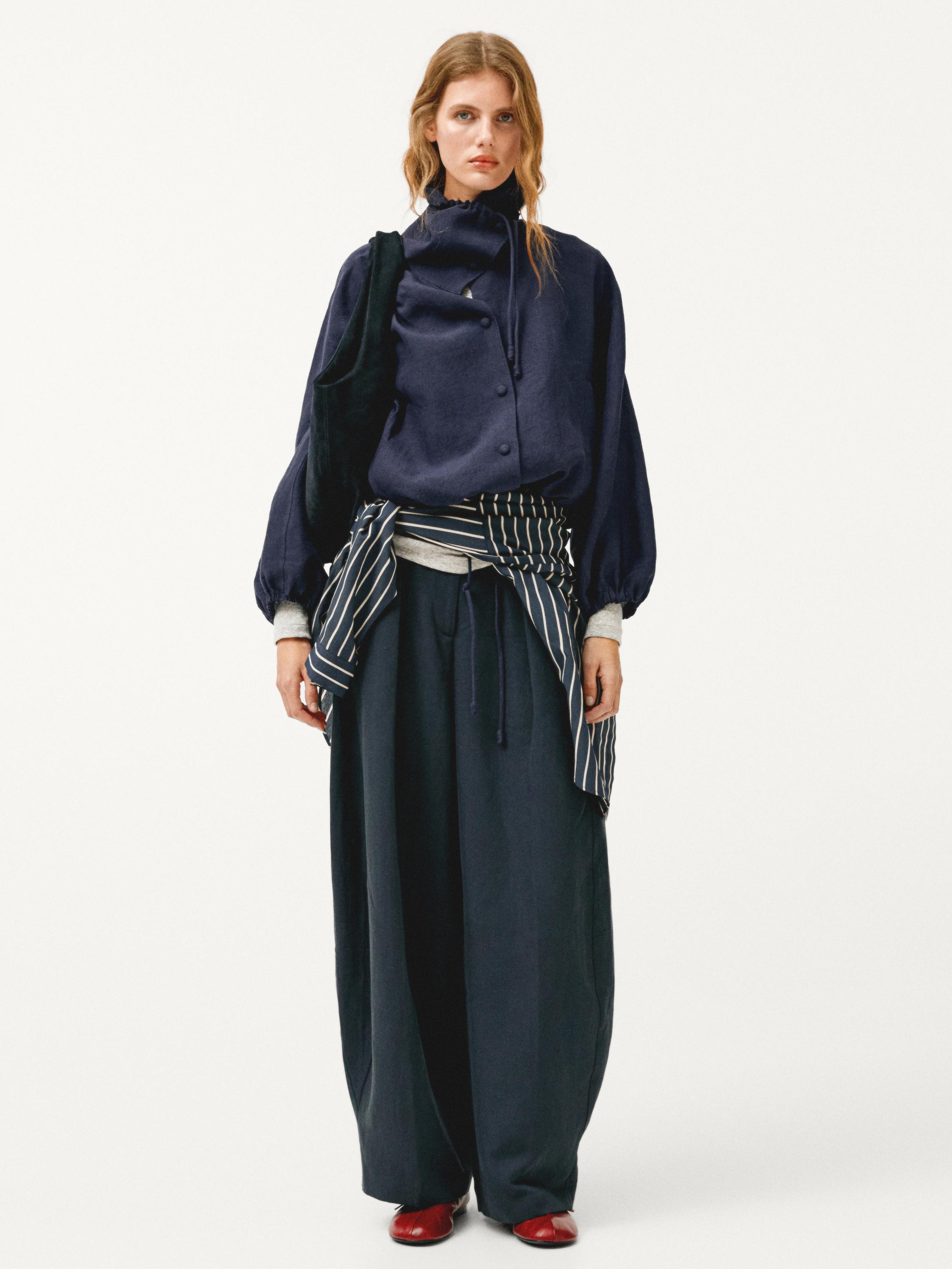Flowing trousers with darts — NAVY BLUE