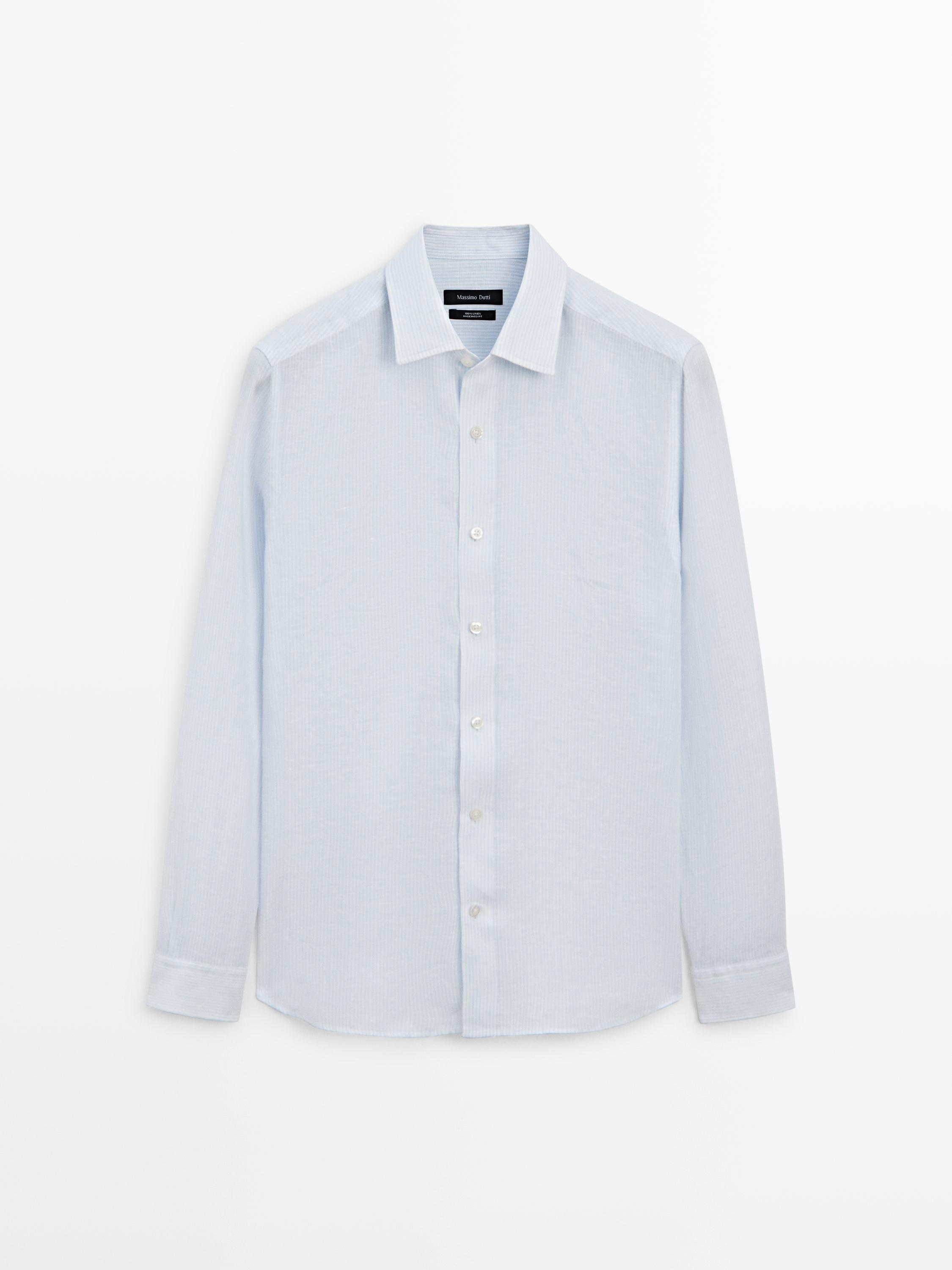 Vista frontal de camisa azul celeste de manga larga con rayas finas y botonadura central.